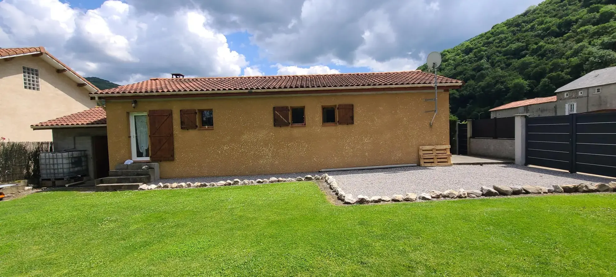 Maison T3 de 84 m² avec jardin et garage à Bertren, parfaite pour family ou couple 