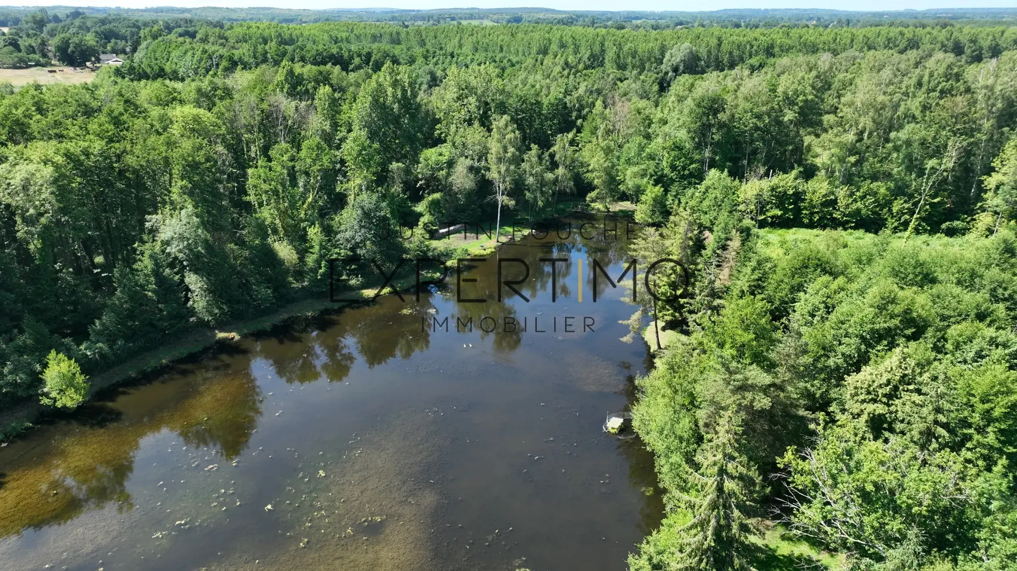 Terrain de loisir de 20 947 m² à Lombron avec étang, eau et électricité 