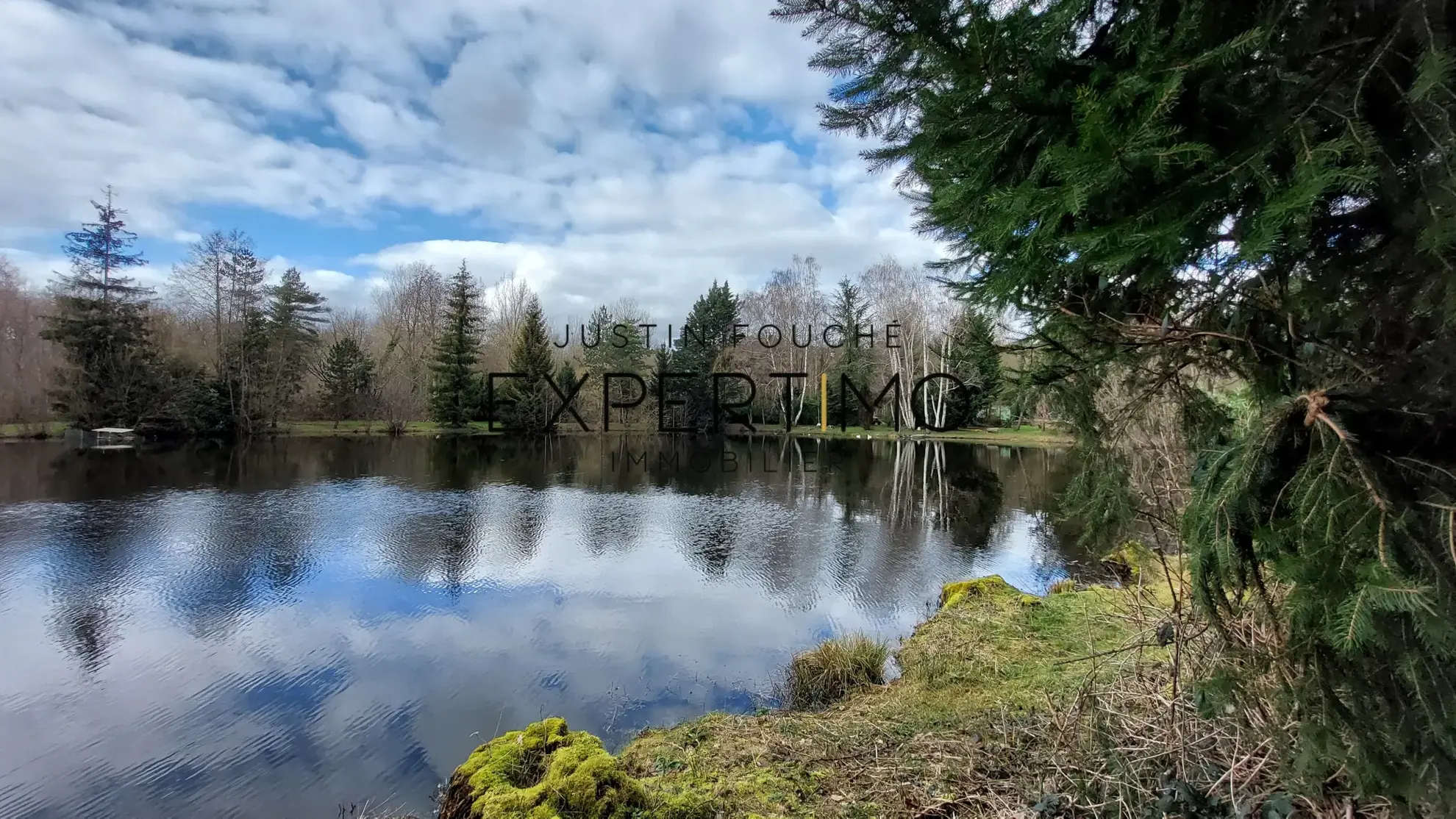 Terrain de loisir de 20 947 m² à Lombron avec étang, eau et électricité 