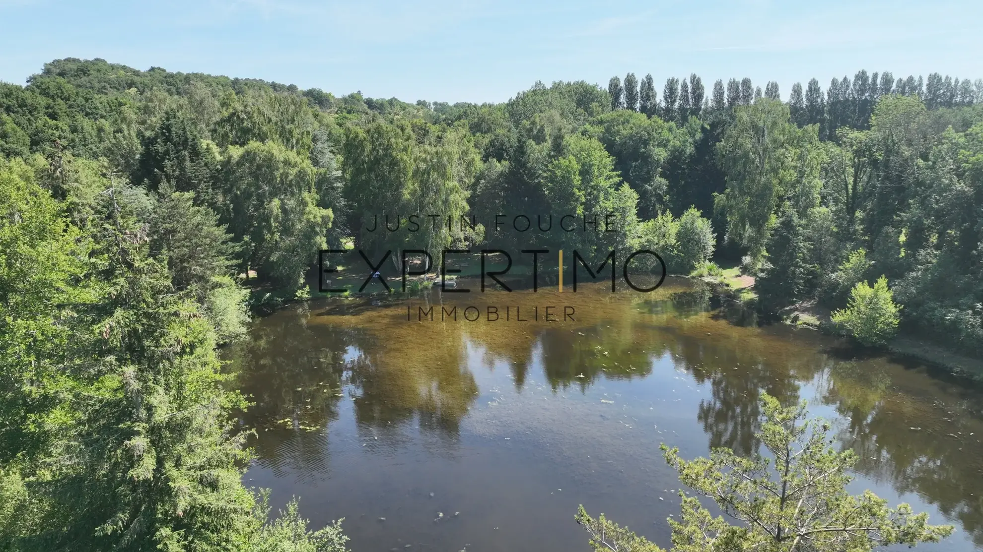 Terrain de loisir de 20 947 m² à Lombron avec étang, eau et électricité