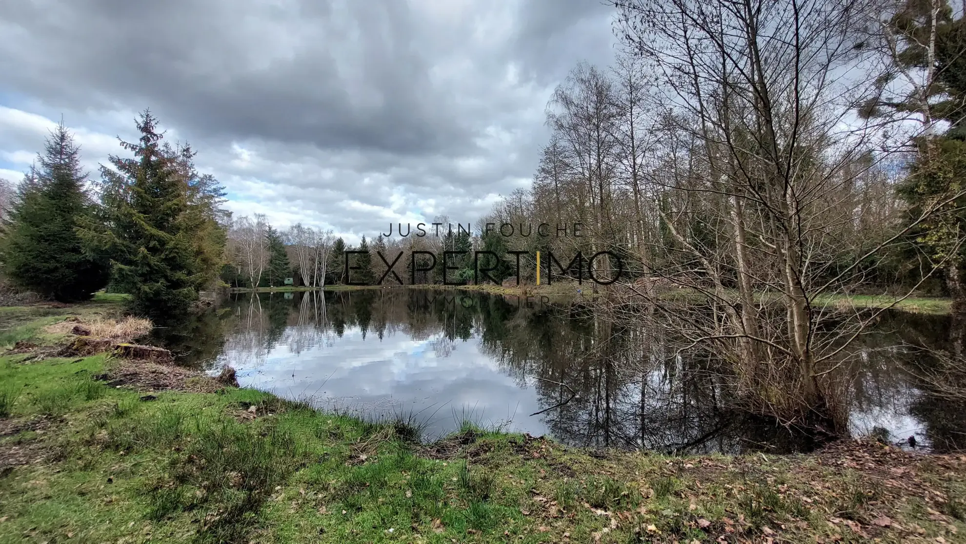 Terrain de loisir de 20 947 m² à Lombron avec étang, eau et électricité 