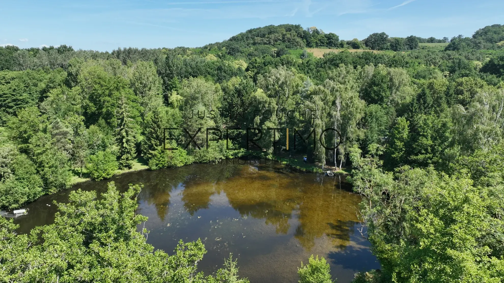 Terrain de loisir de 20 947 m² à Lombron avec étang, eau et électricité 