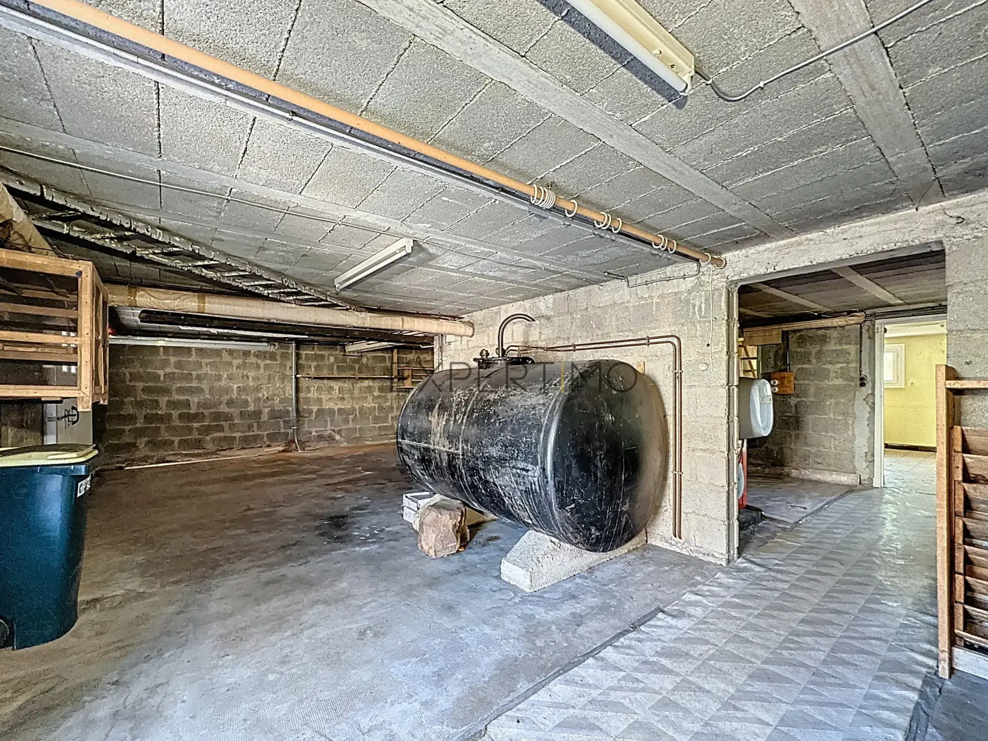 Maison familiale avec jardin en vente à Châtenoy-le-Royal, idéale pour famille, proche écoles et commerces 