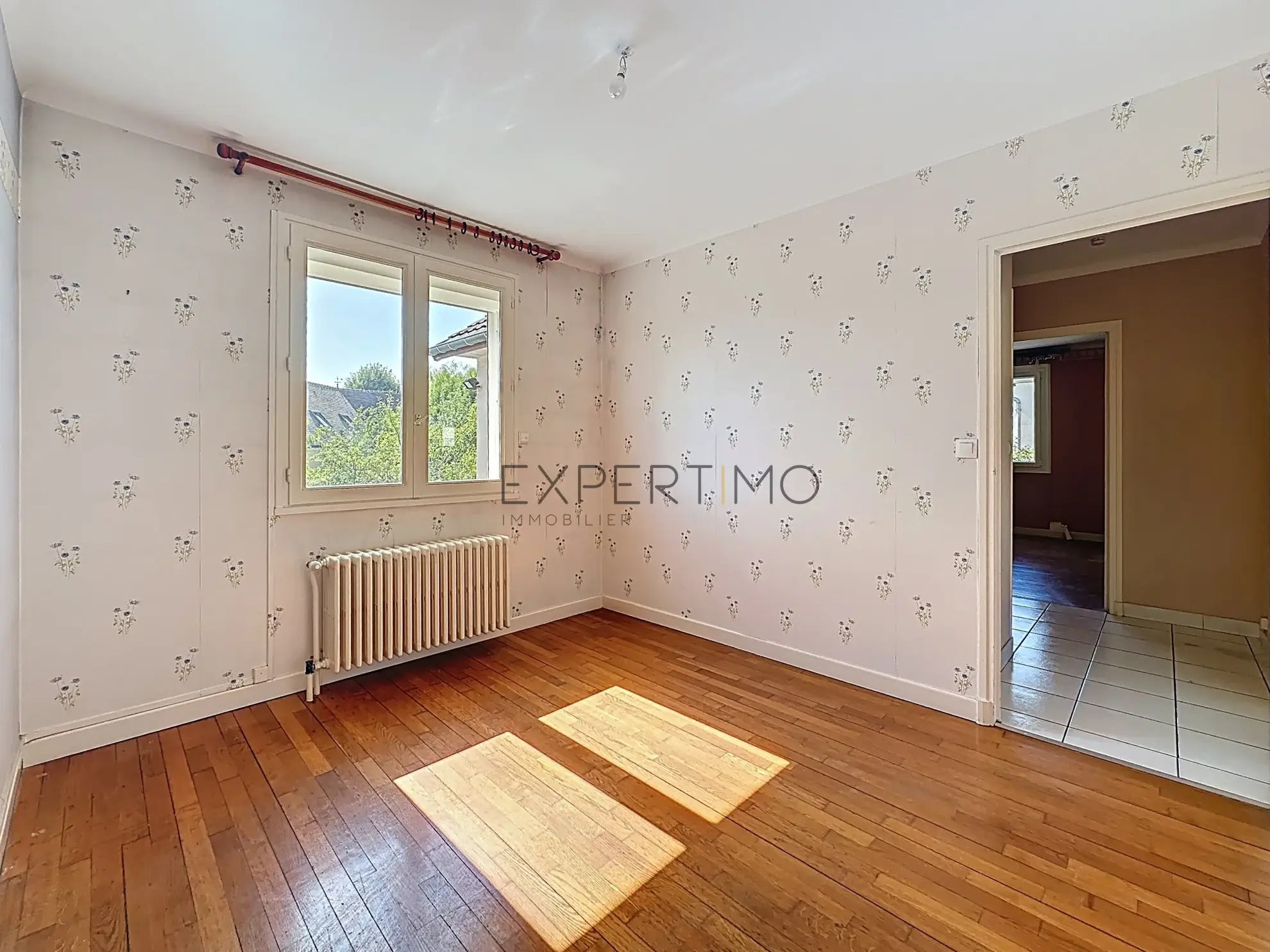 Maison familiale avec jardin en vente à Châtenoy-le-Royal, idéale pour famille, proche écoles et commerces 