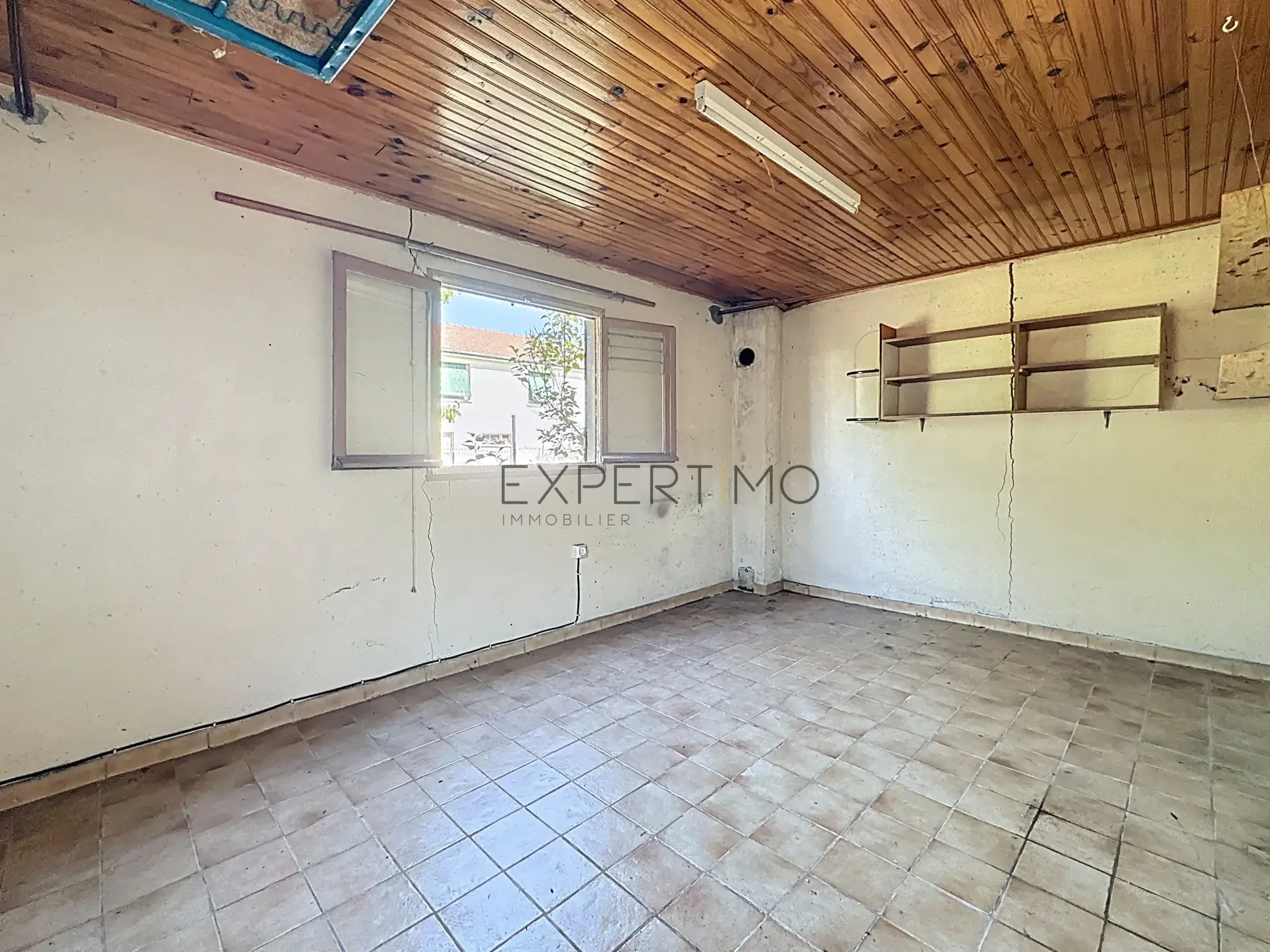 Maison familiale avec jardin en vente à Châtenoy-le-Royal, idéale pour famille, proche écoles et commerces 