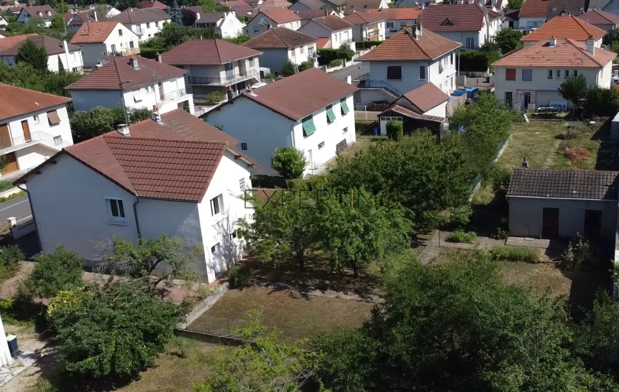 Maison familiale avec jardin en vente à Châtenoy-le-Royal, idéale pour famille, proche écoles et commerces 