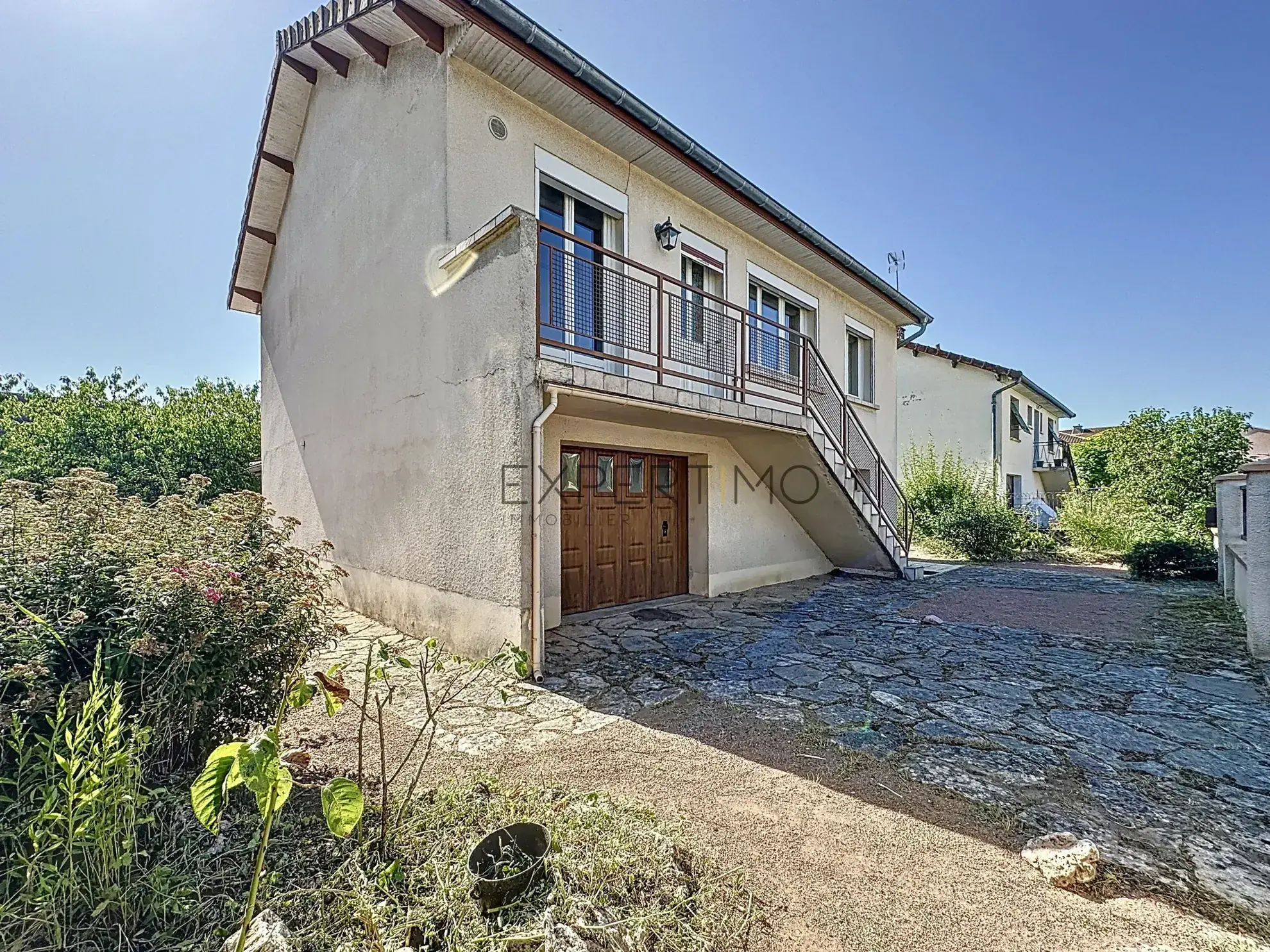 Maison familiale avec jardin en vente à Châtenoy-le-Royal, idéale pour famille, proche écoles et commerces 