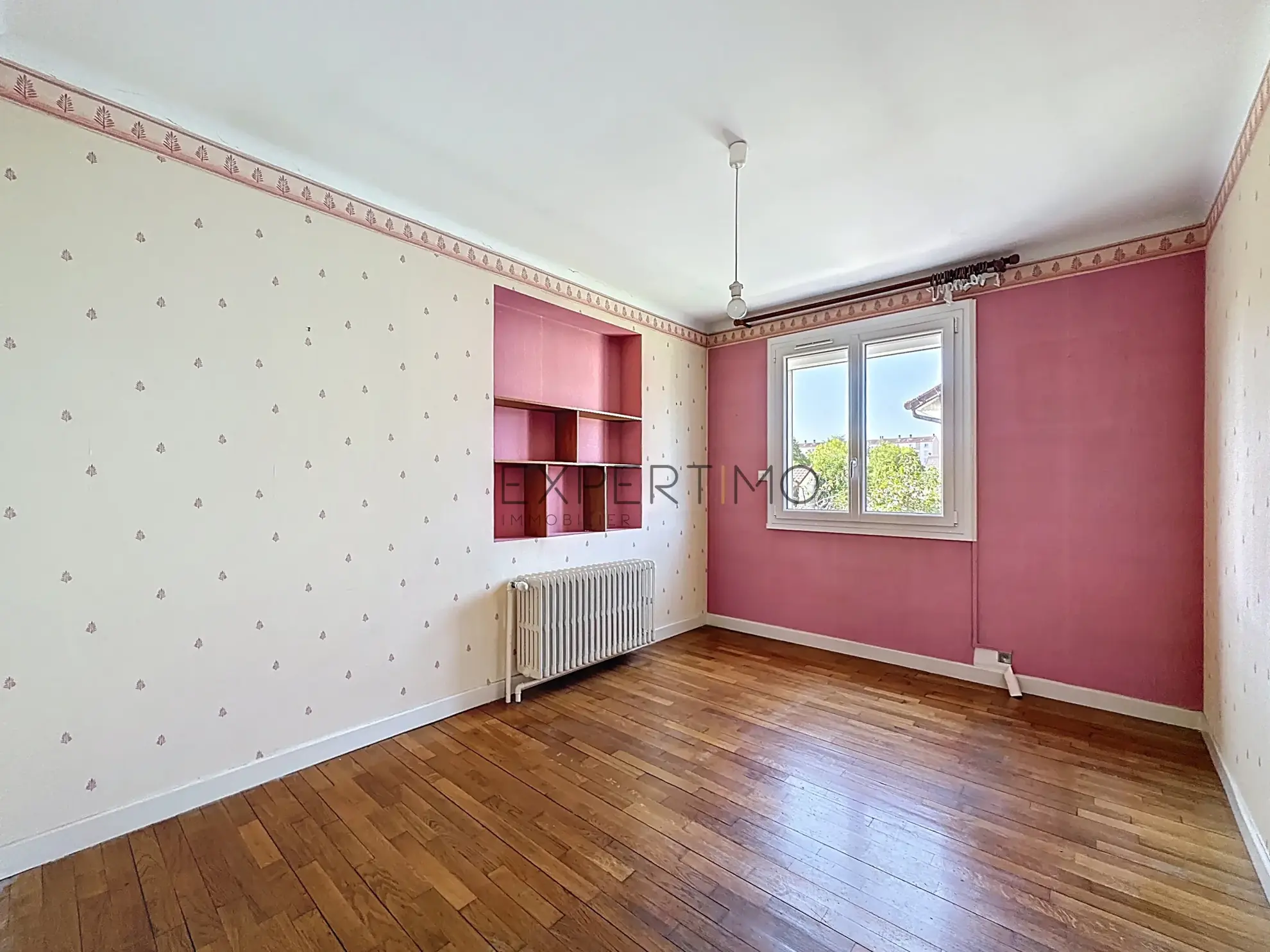 Maison familiale avec jardin en vente à Châtenoy-le-Royal, idéale pour famille, proche écoles et commerces 