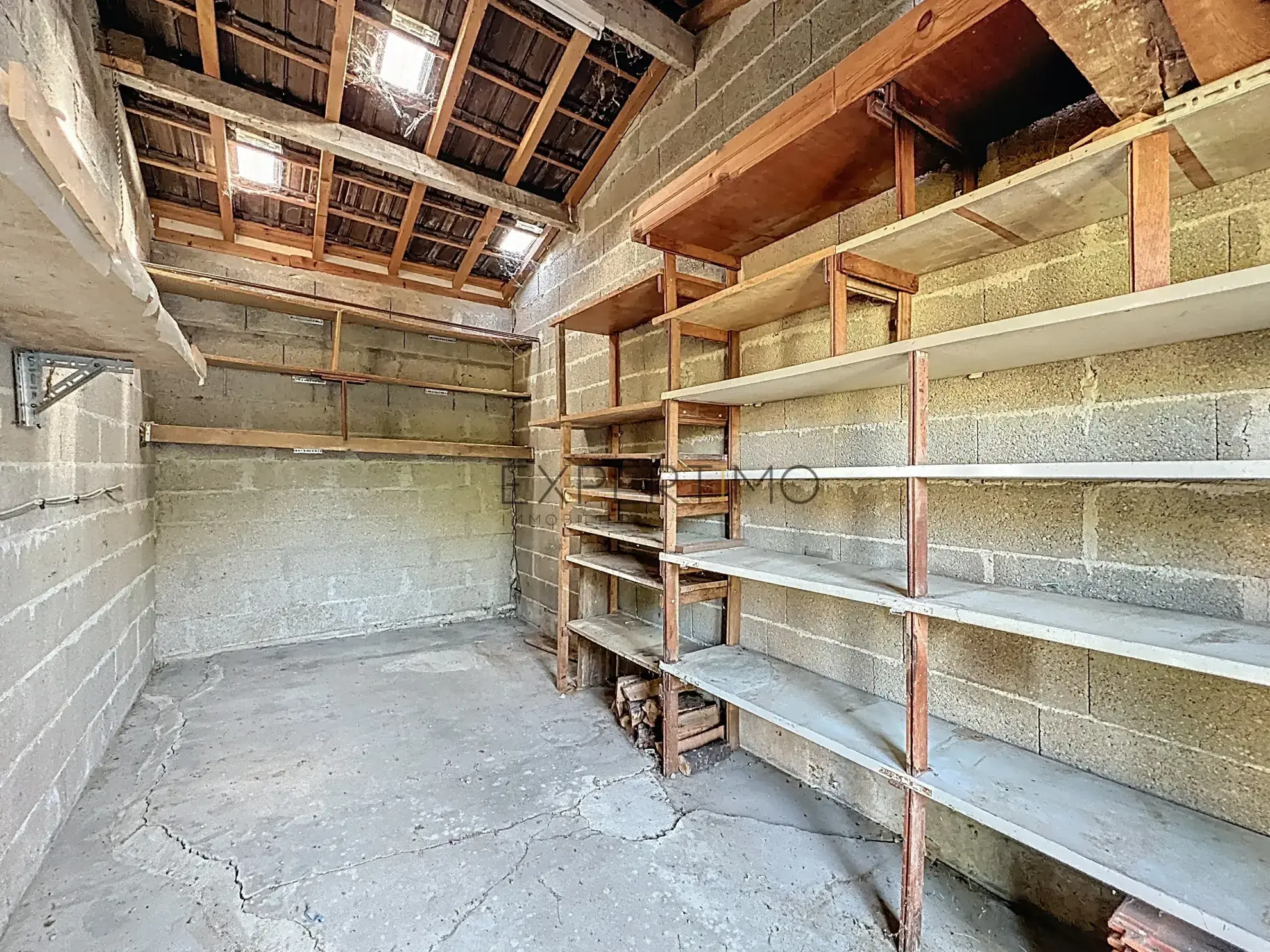 Maison familiale avec jardin en vente à Châtenoy-le-Royal, idéale pour famille, proche écoles et commerces 