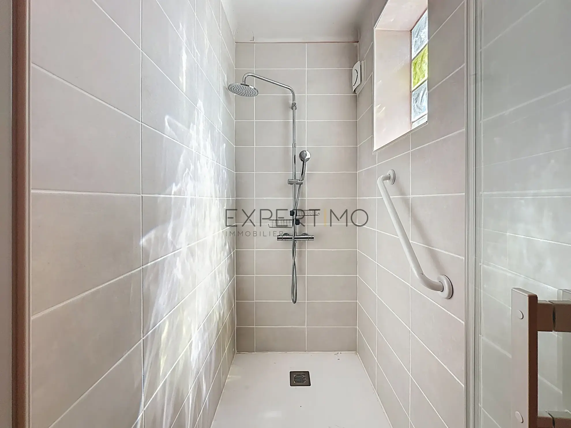 Maison familiale avec jardin en vente à Châtenoy-le-Royal, idéale pour famille, proche écoles et commerces 