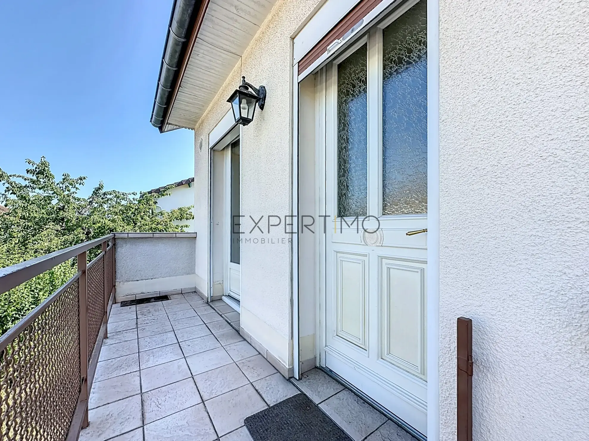 Maison familiale avec jardin en vente à Châtenoy-le-Royal, idéale pour famille, proche écoles et commerces 