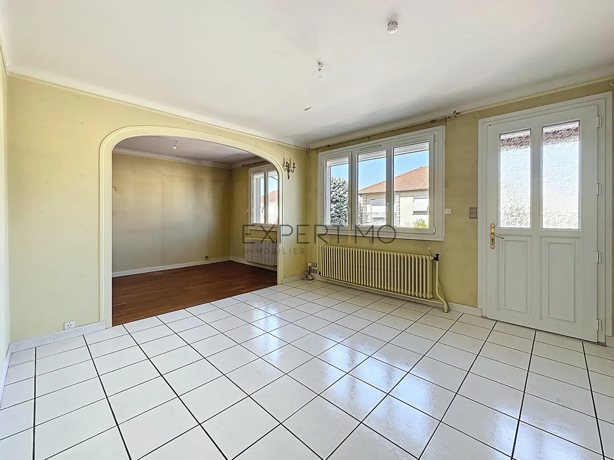 Maison familiale avec jardin en vente à Châtenoy-le-Royal, idéale pour famille, proche écoles et commerces 