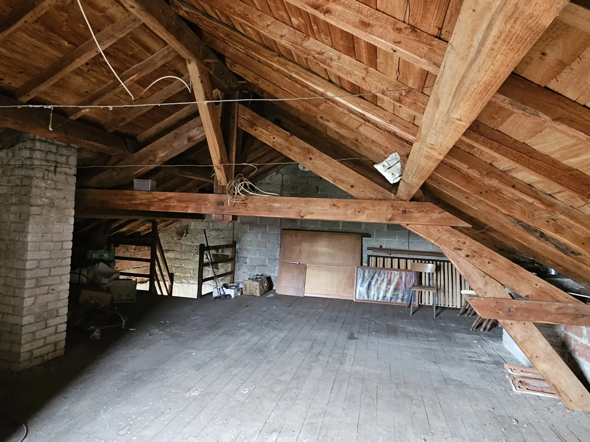 Corps de ferme à rénover avec terrain et dépendances à Rachecourt-suzémont (2742 m²) 