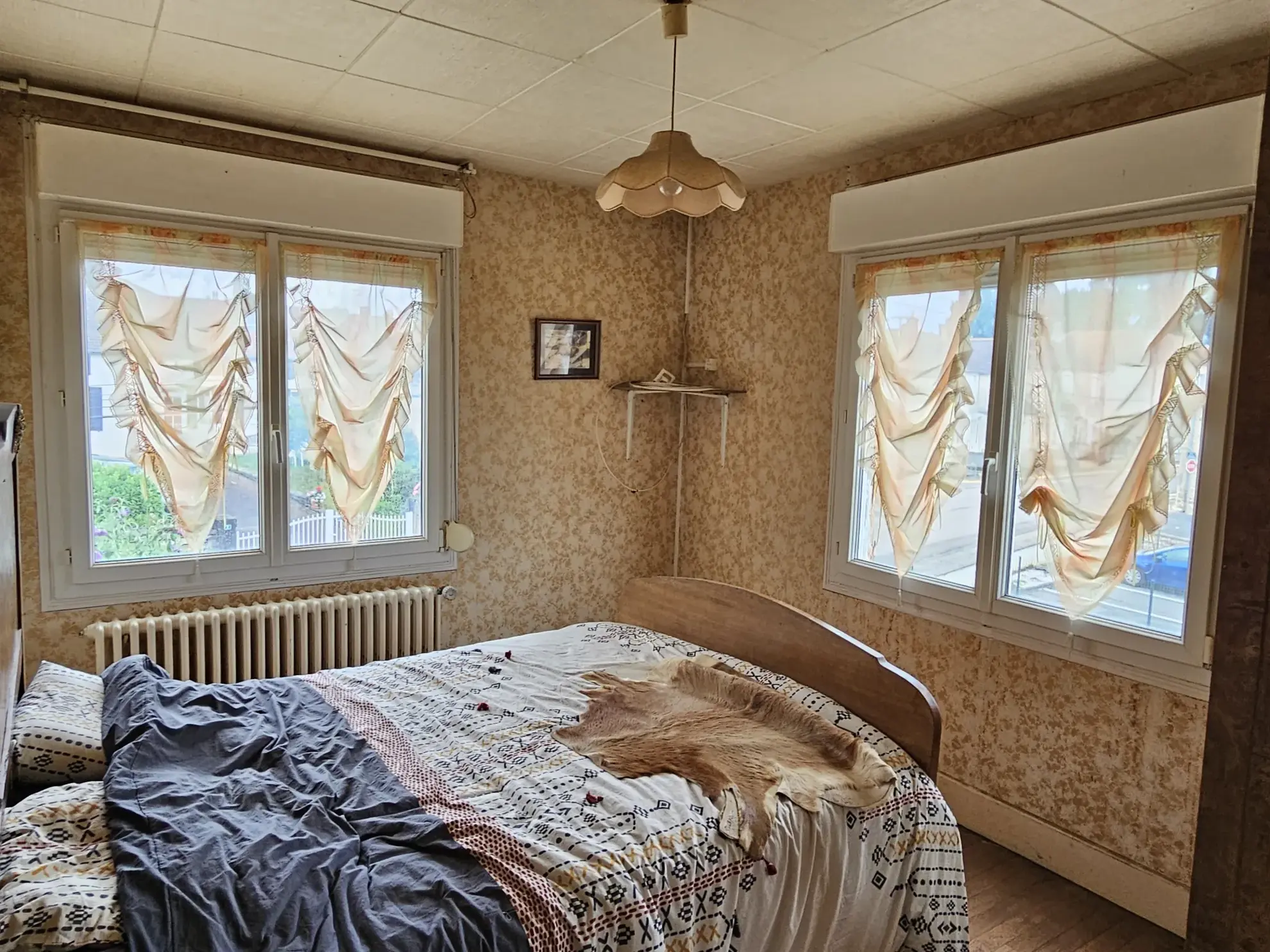 Corps de ferme à rénover avec terrain et dépendances à Rachecourt-suzémont (2742 m²) 