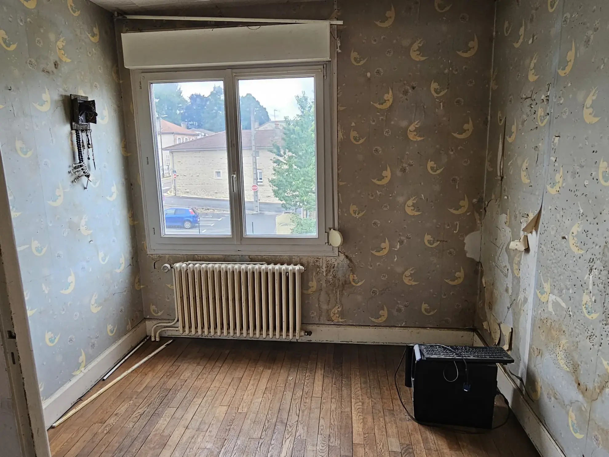 Corps de ferme à rénover avec terrain et dépendances à Rachecourt-suzémont (2742 m²) 