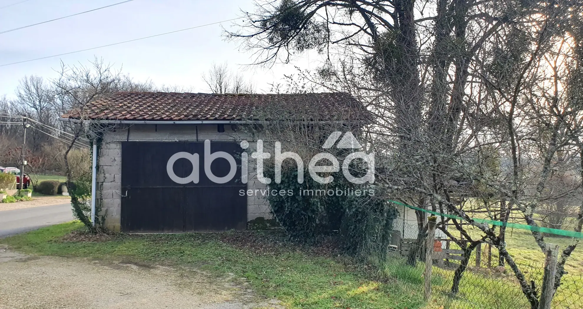 Maison de 125 m² avec jardin, garage et terrain à Roumazières (16270) 