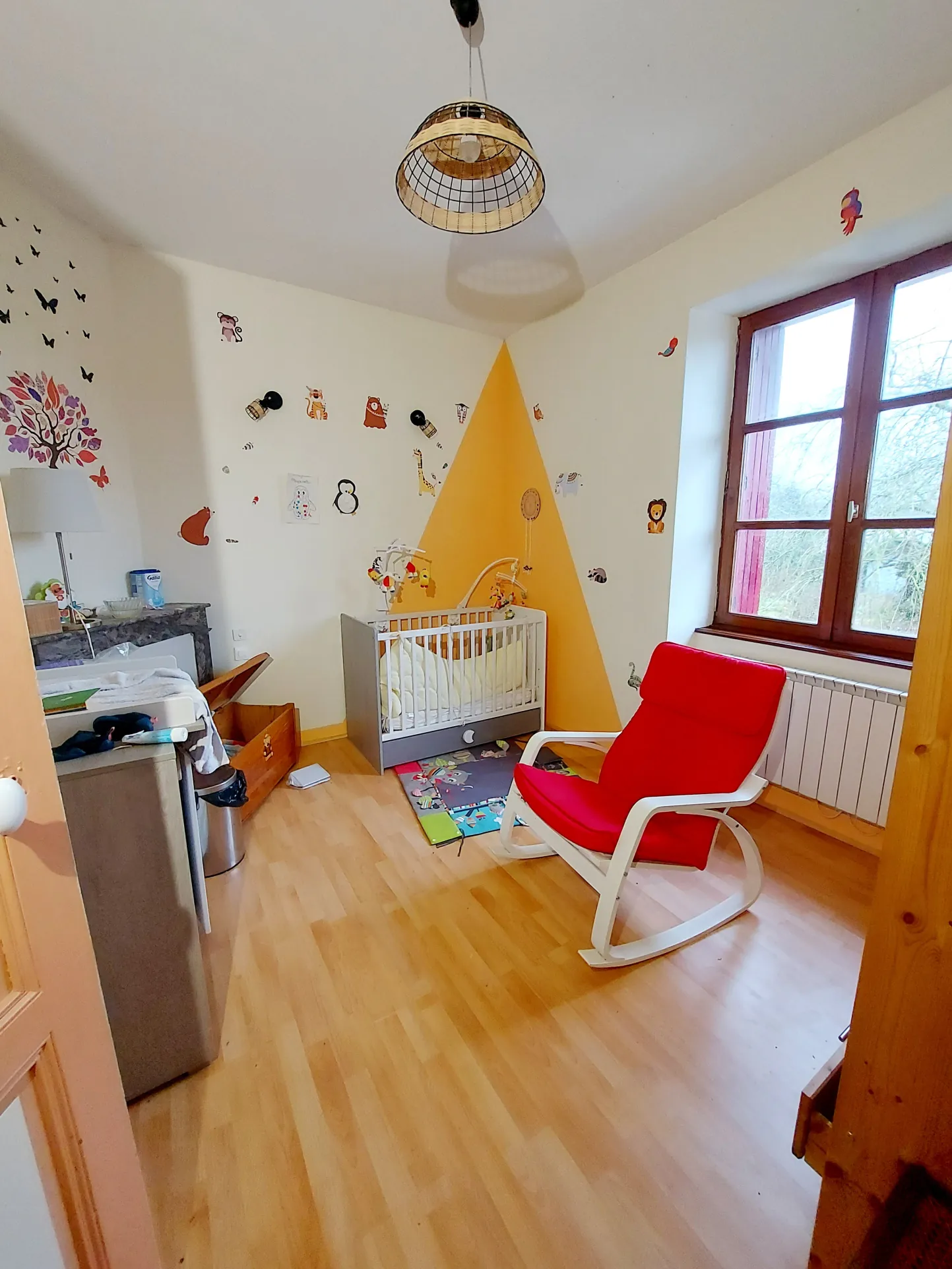 Grande maison avec dépendances, verger et espace naturel à Grazay 