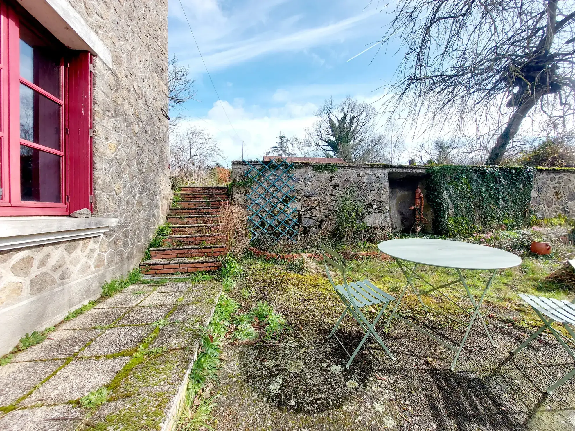 Grande maison avec dépendances, verger et espace naturel à Grazay 