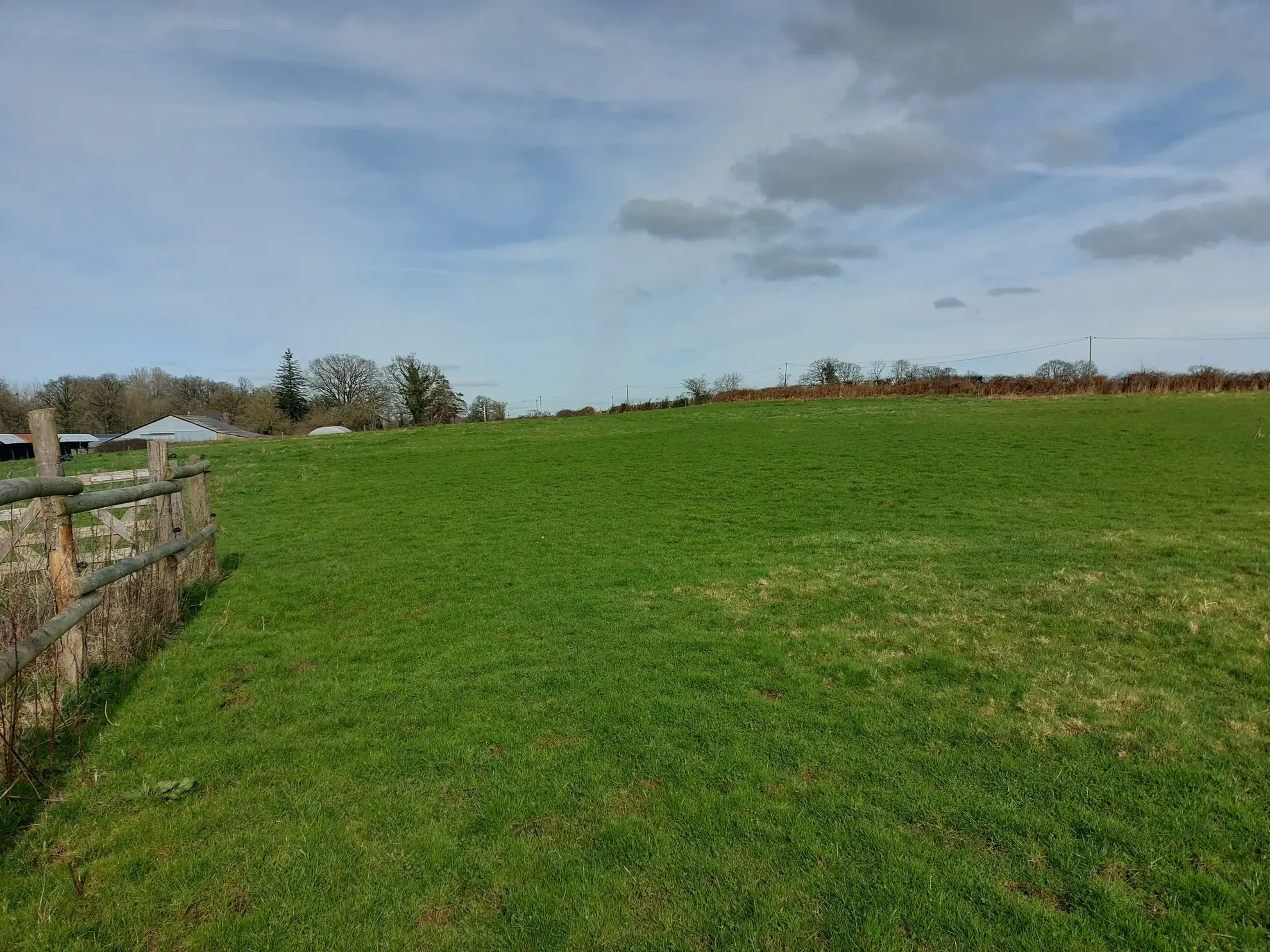 Grande maison avec dépendances, verger et espace naturel à Grazay
