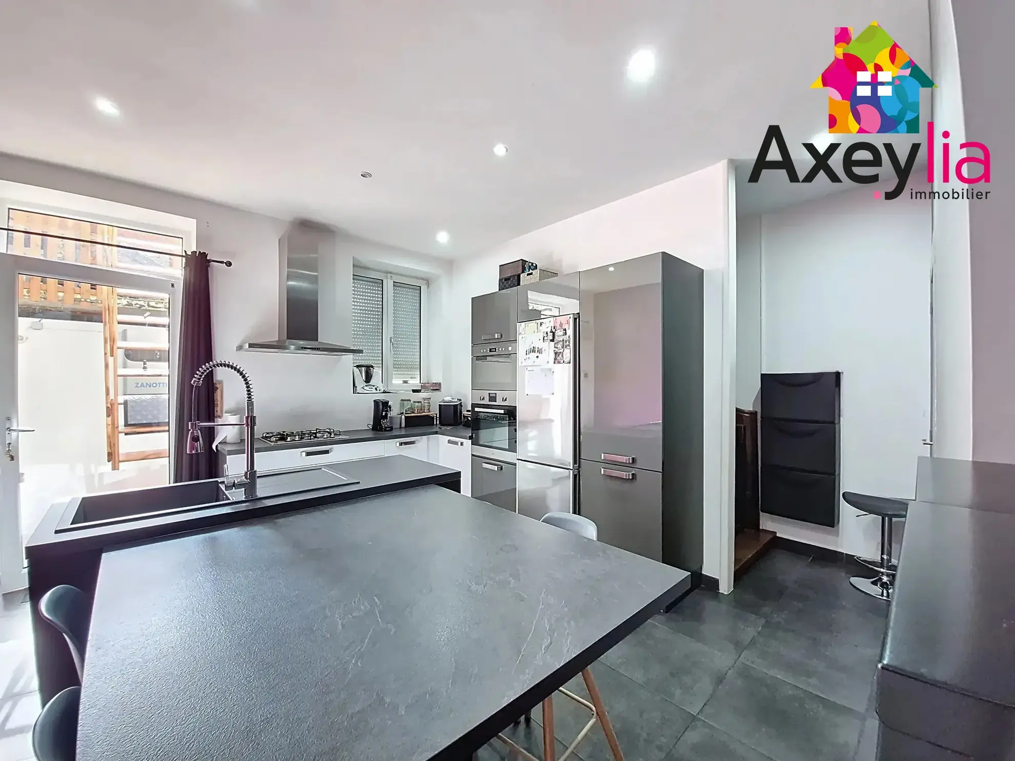 Maison 4 Chambres à Charlieu avec Cour Privative et Dépendance 