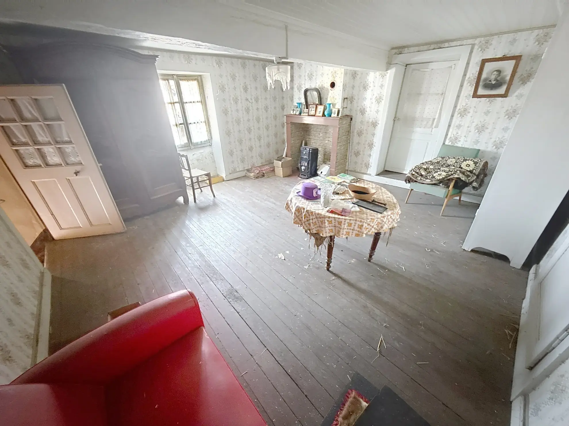 Maison de village à rénover avec fort potentiel à Saint-Didier-sous-Riverie (69440) 