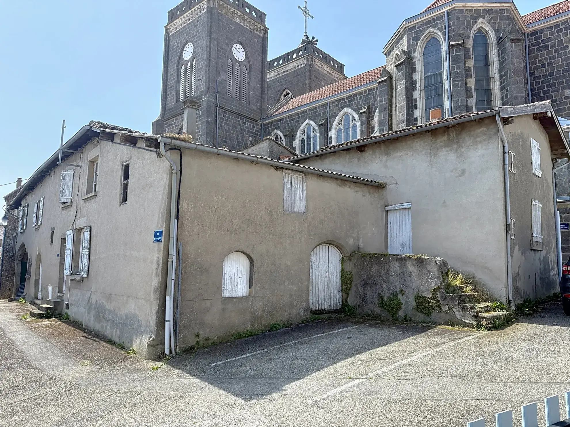 Maison de village à rénover avec fort potentiel à Saint-Didier-sous-Riverie (69440)