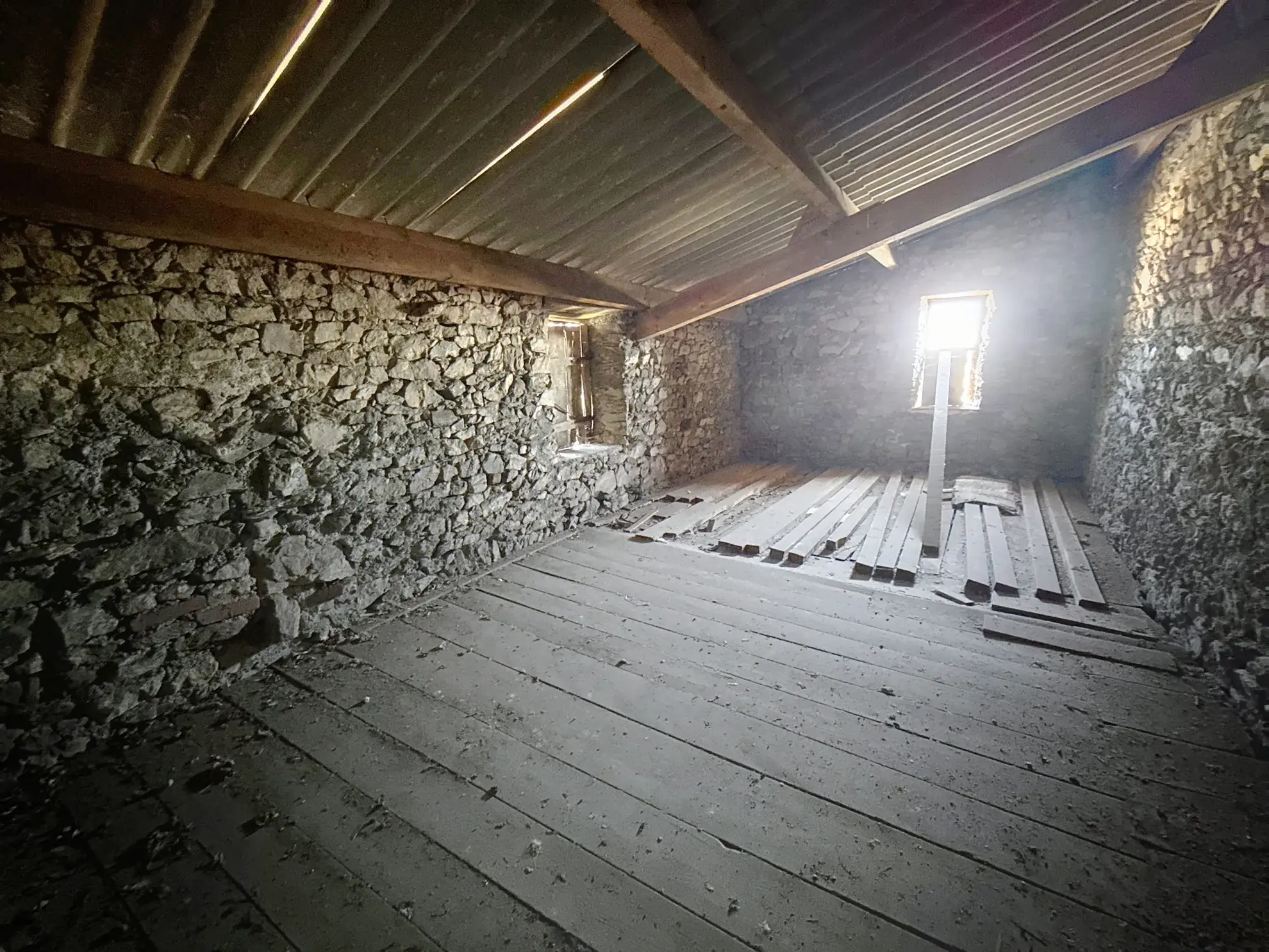 Maison de village à rénover avec fort potentiel à Saint-Didier-sous-Riverie (69440) 