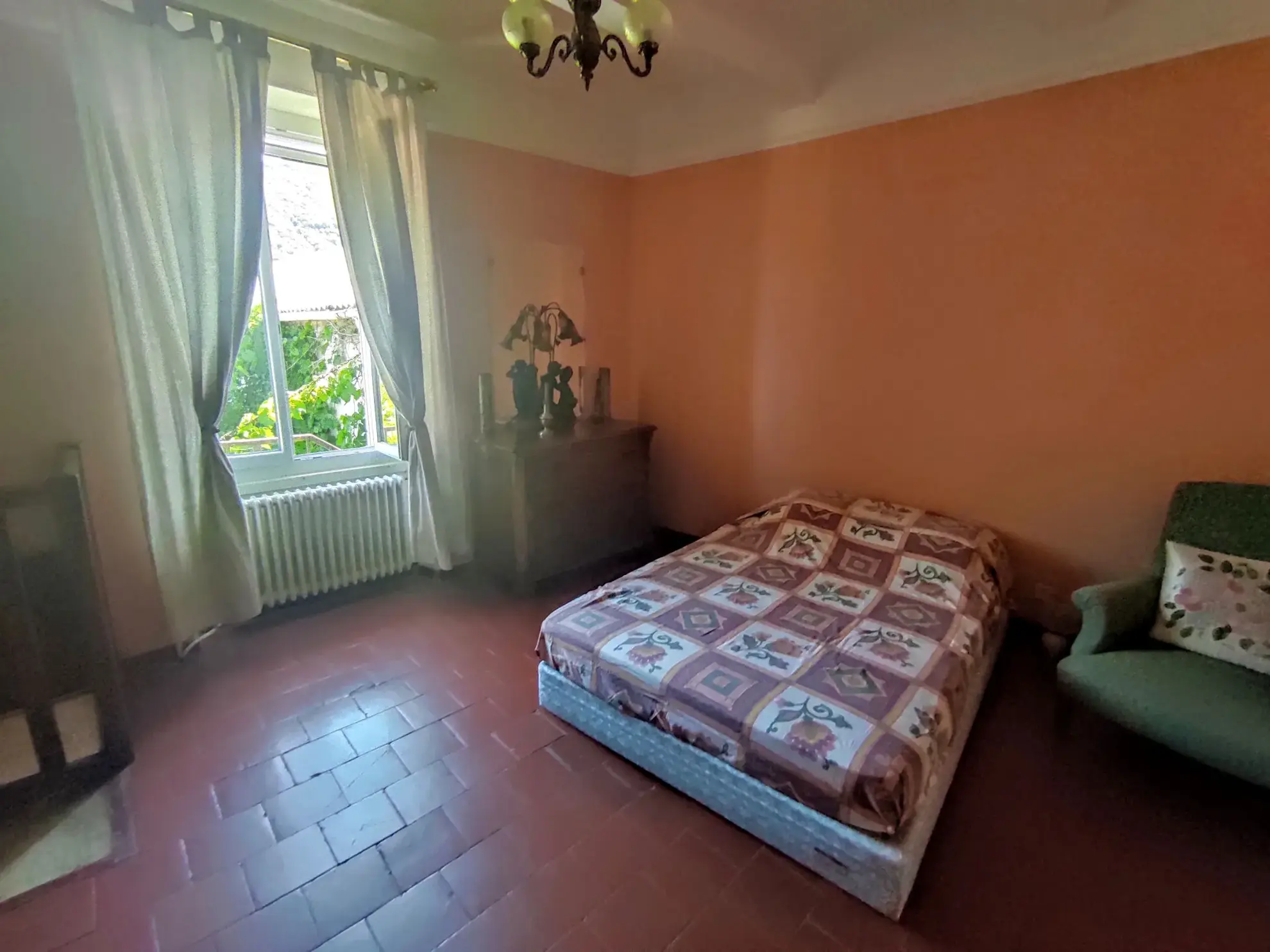 Ensemble immobilier mixte de 270 m² à Bessèges avec potentiel d’investissement 