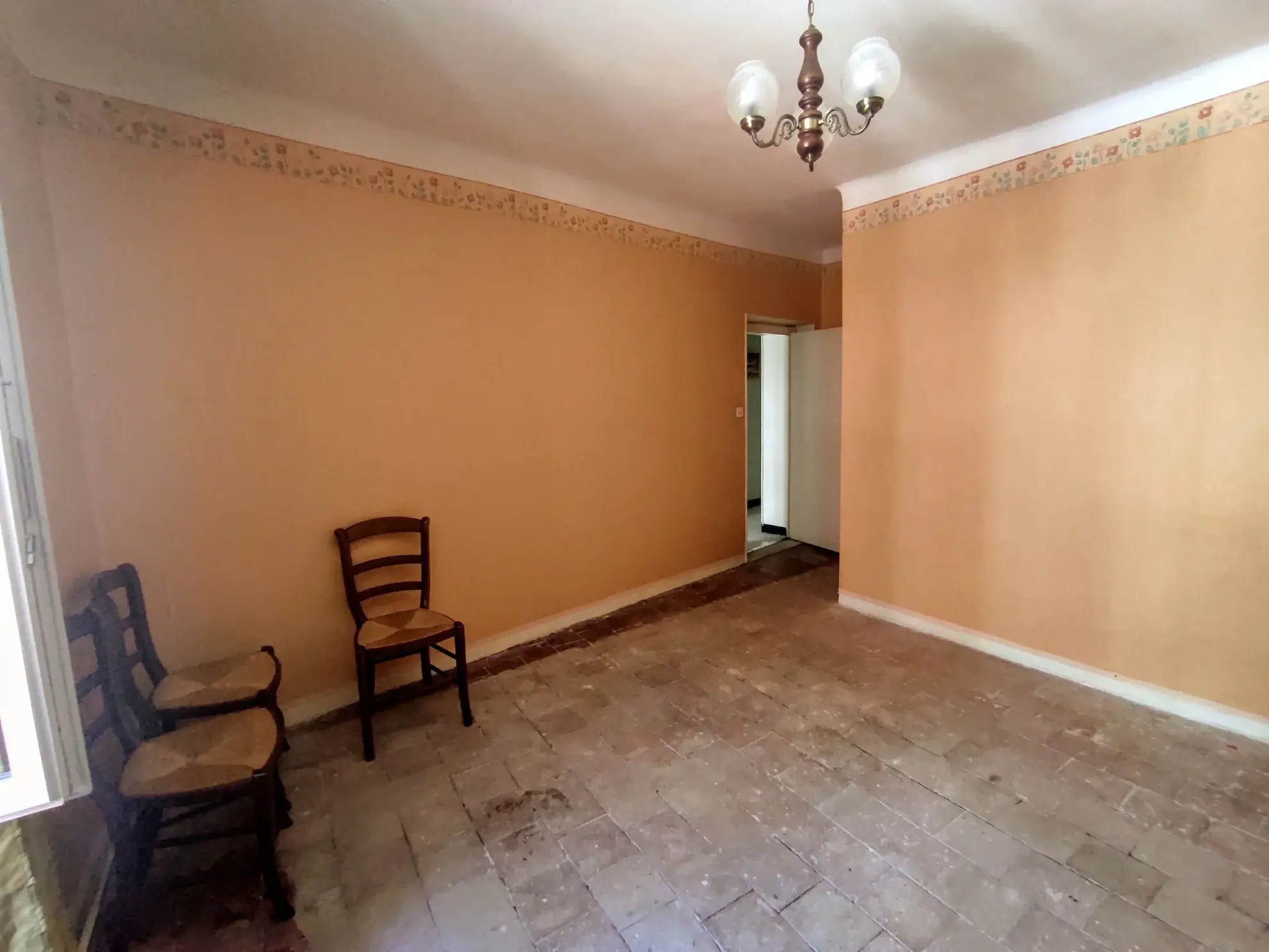 Ensemble immobilier mixte de 270 m² à Bessèges avec potentiel d’investissement 