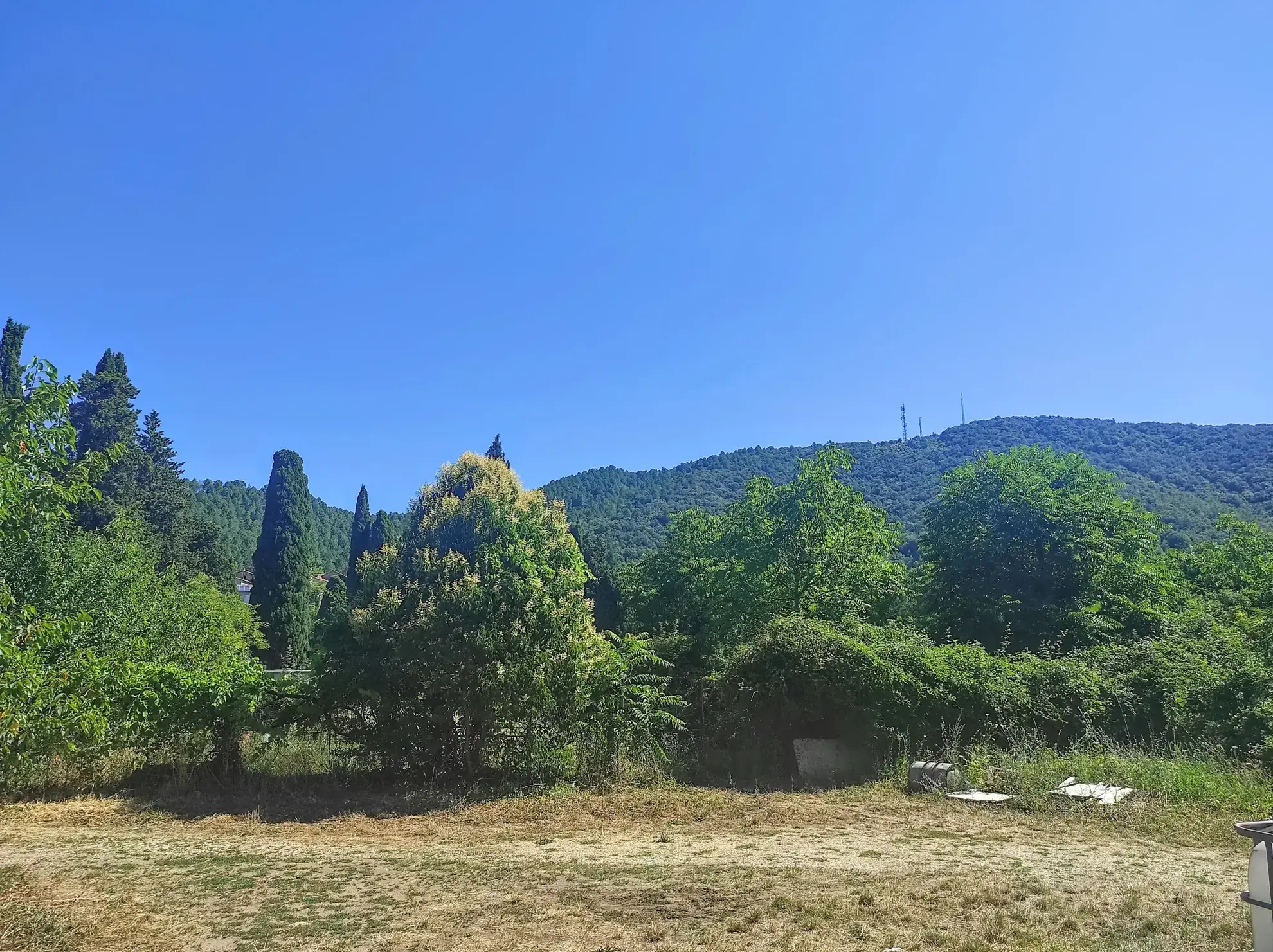 Ensemble immobilier mixte de 270 m² à Bessèges avec potentiel d’investissement 