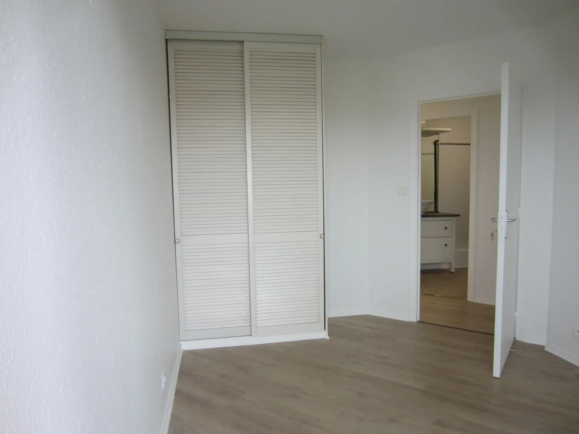 Appartement T4 rénové à Toulouse avec balcon et vue dégagée 