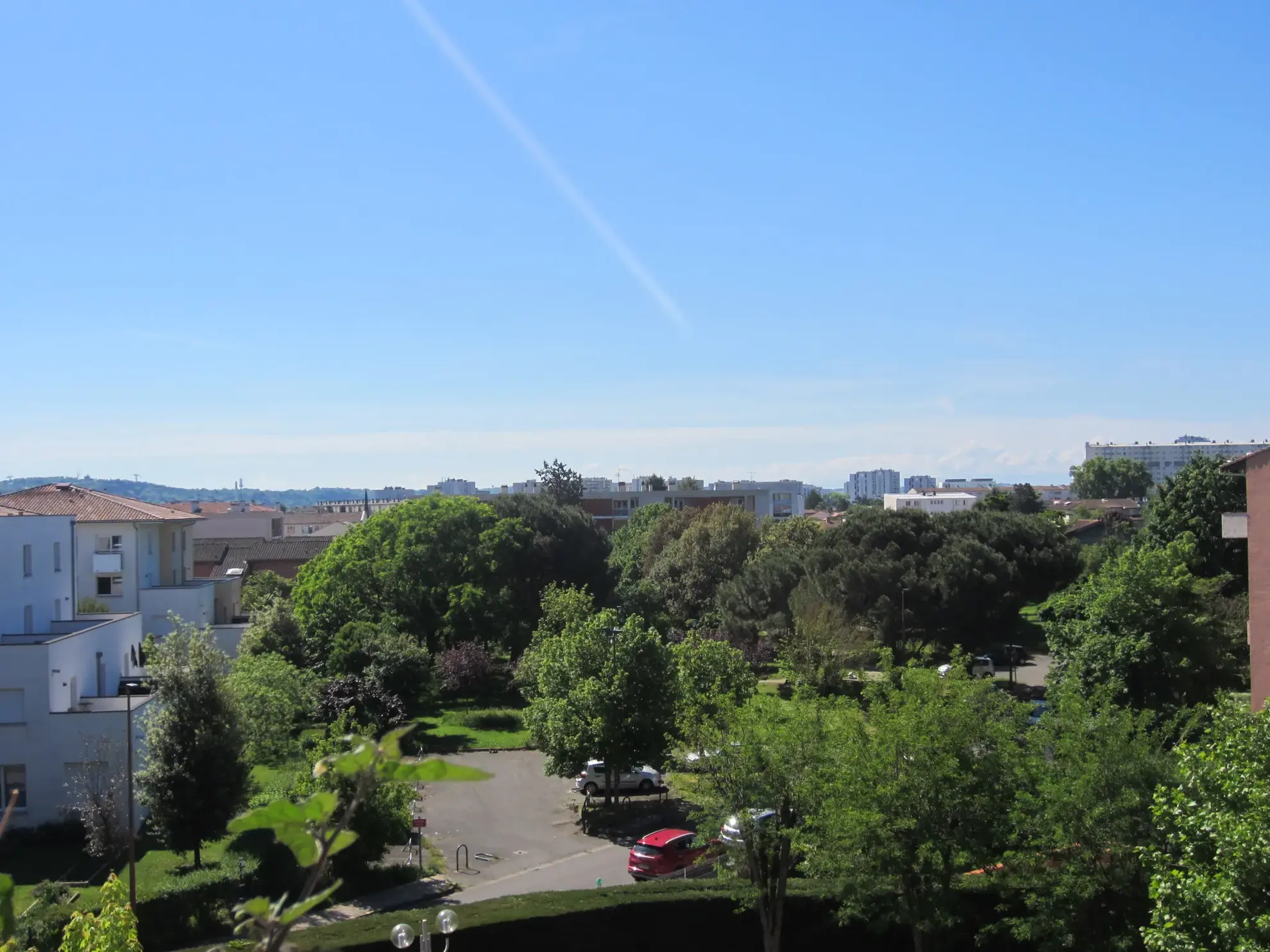 Appartement T4 rénové à Toulouse avec balcon et vue dégagée 