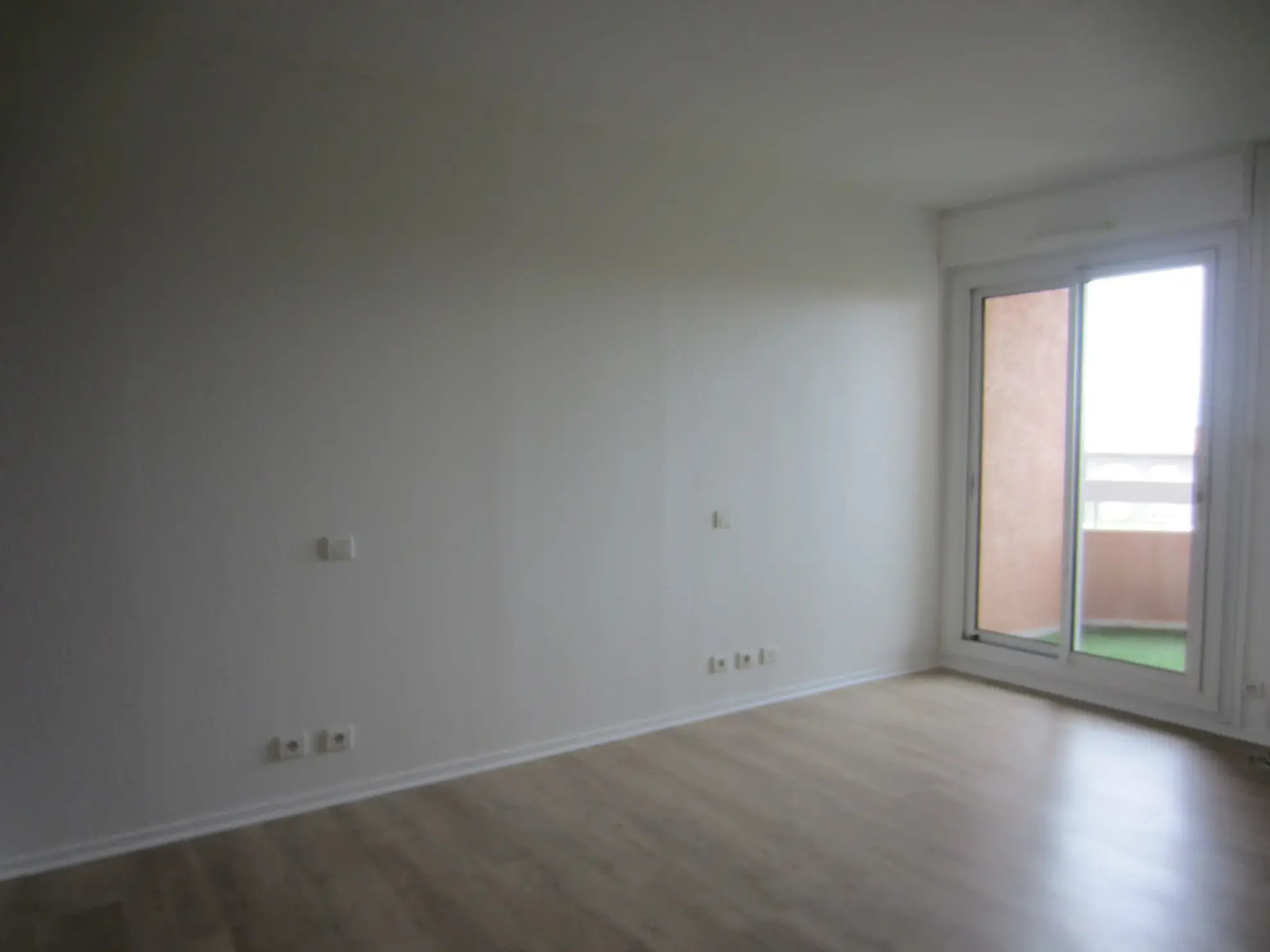 Appartement T4 rénové à Toulouse avec balcon et vue dégagée 