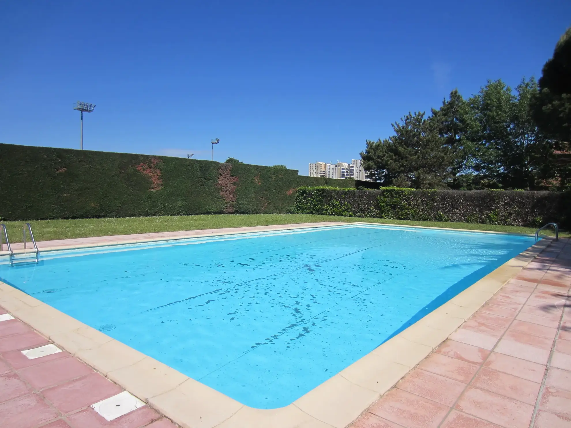 Appartement T4 rénové à Toulouse avec balcon et vue dégagée 