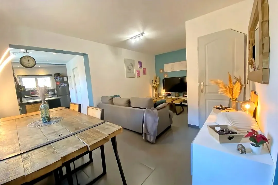 Maison moderne à Bellegarde avec garage, terrasse et 3 chambres 