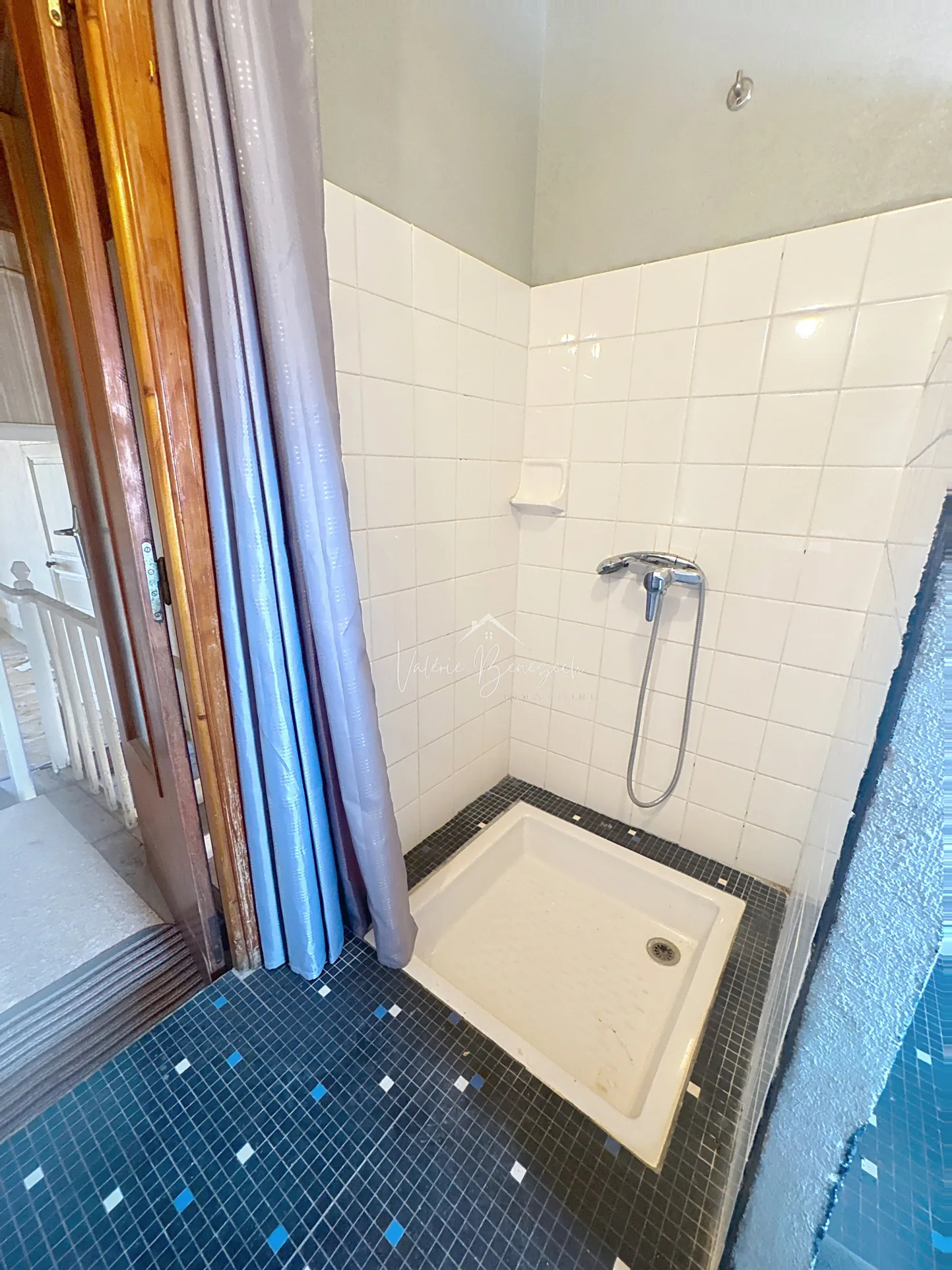 Maison divisible avec terrasse dans le village de Montlaur 