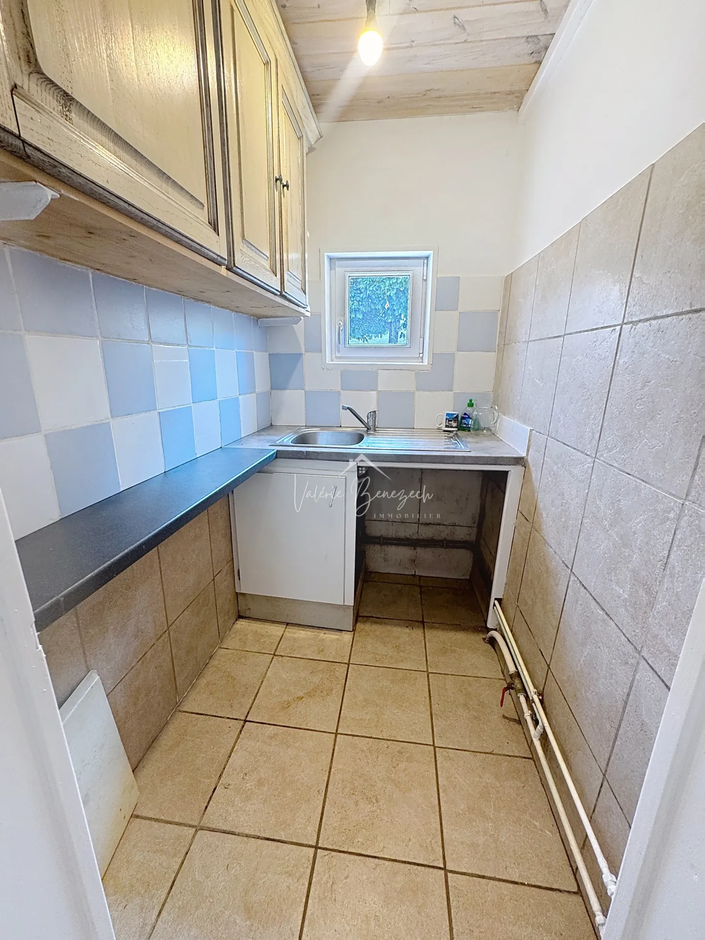 Maison divisible avec terrasse dans le village de Montlaur 