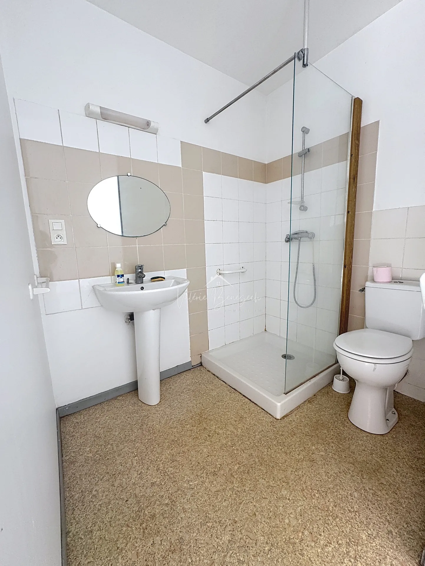 Maison divisible avec terrasse dans le village de Montlaur 