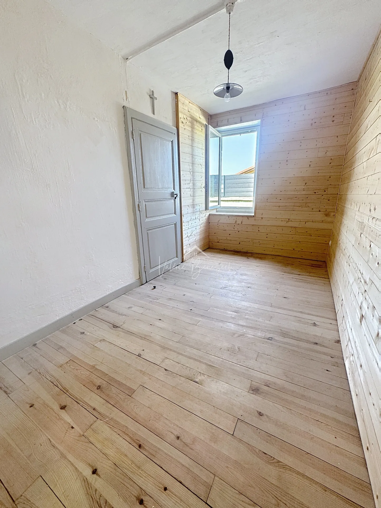 Maison divisible avec terrasse dans le village de Montlaur 