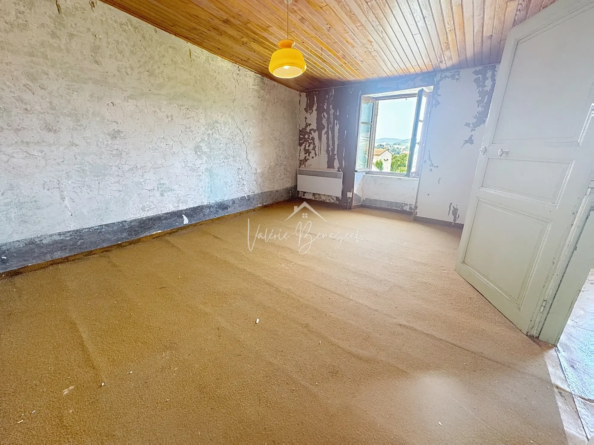 Maison divisible avec terrasse dans le village de Montlaur 