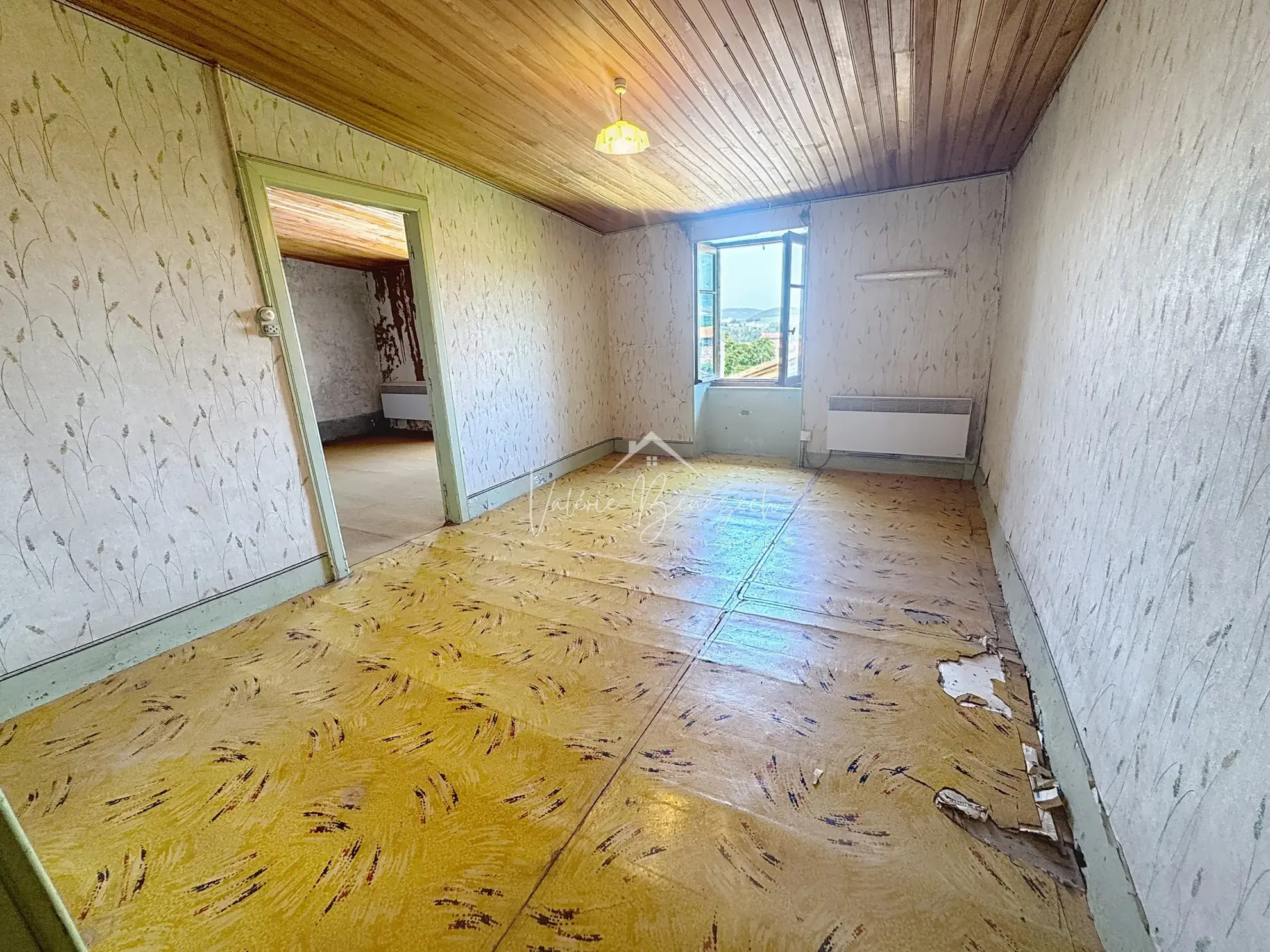 Maison divisible avec terrasse dans le village de Montlaur 