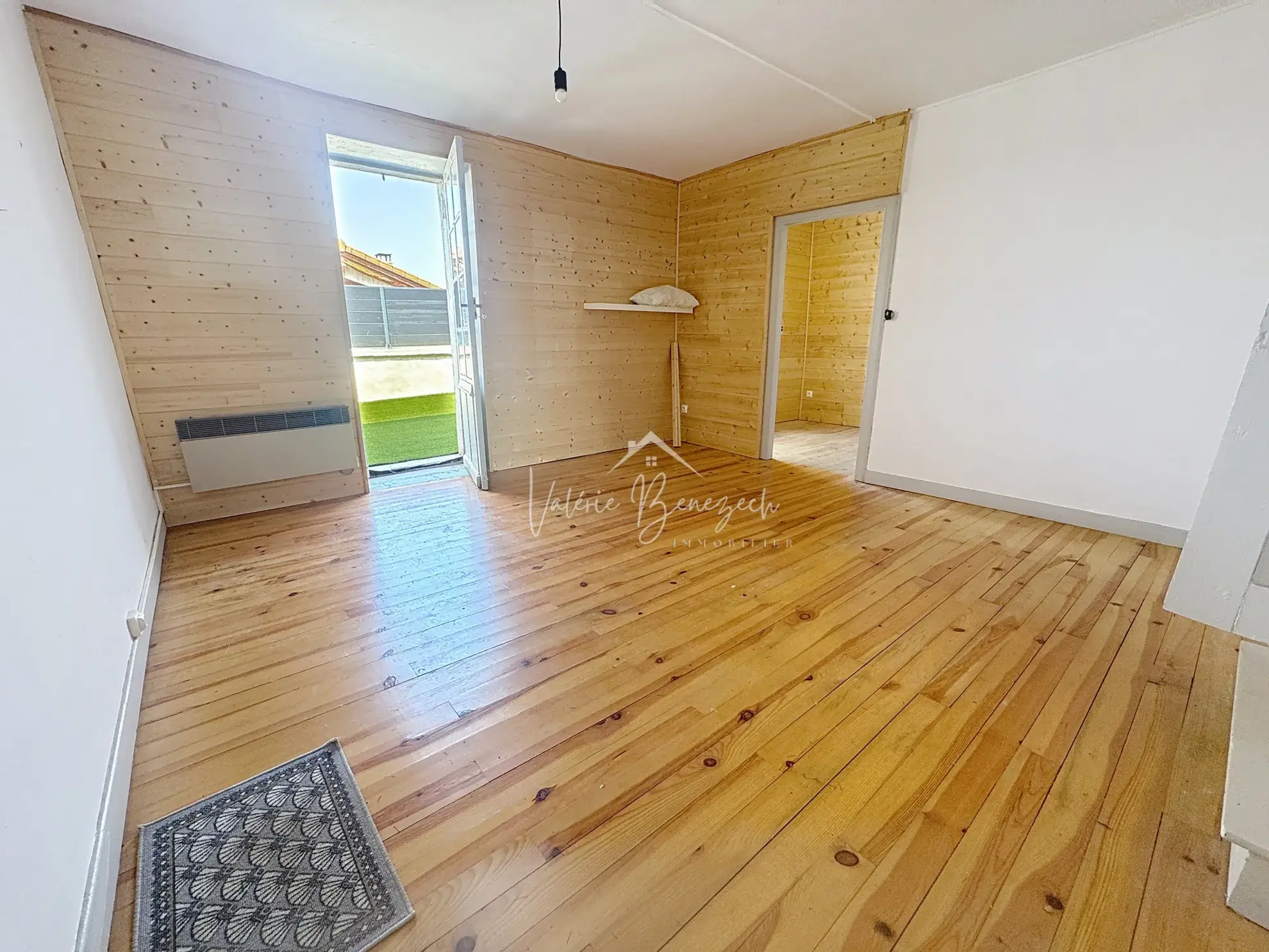 Maison divisible avec terrasse dans le village de Montlaur 