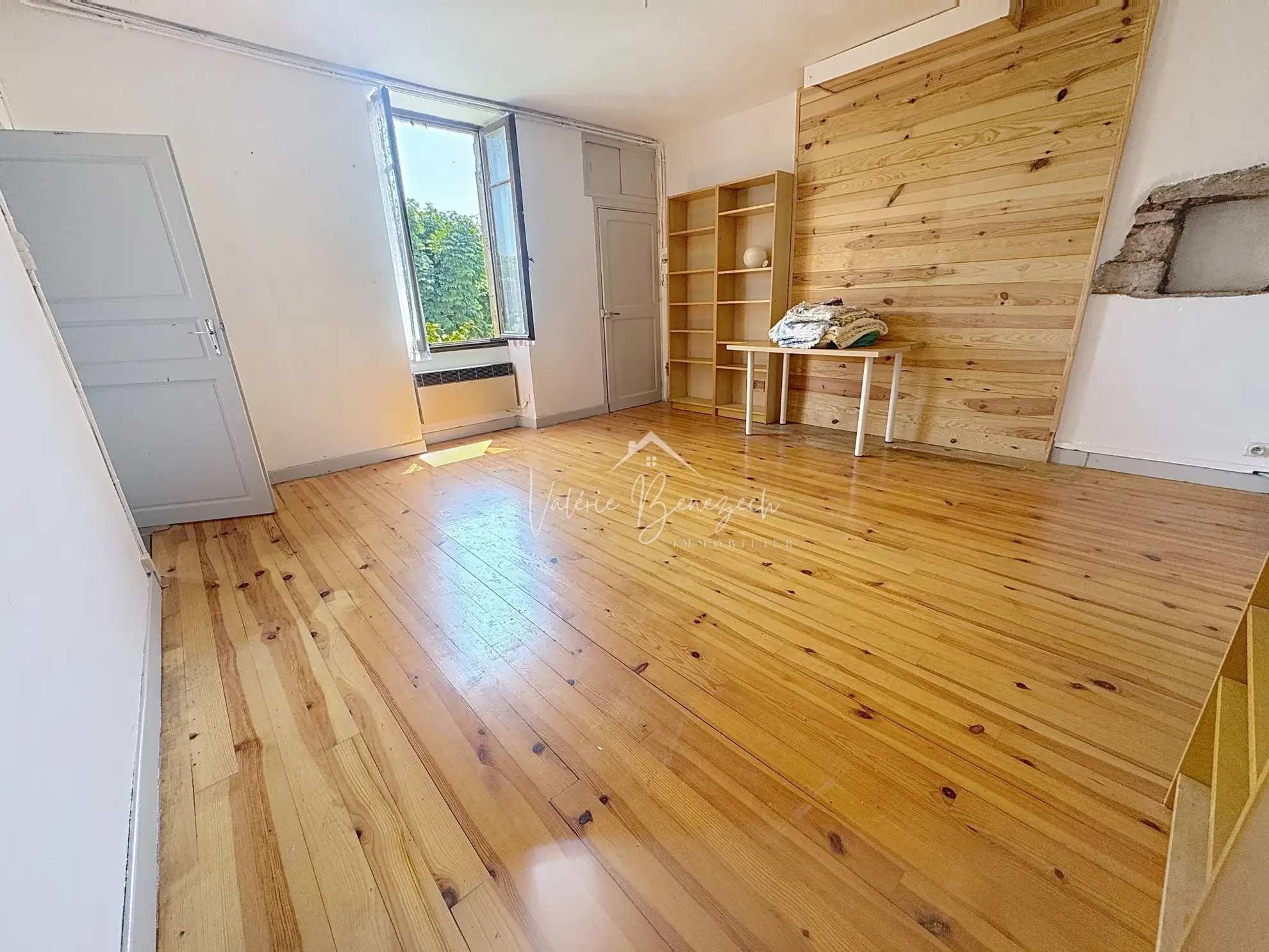 Maison divisible avec terrasse dans le village de Montlaur 