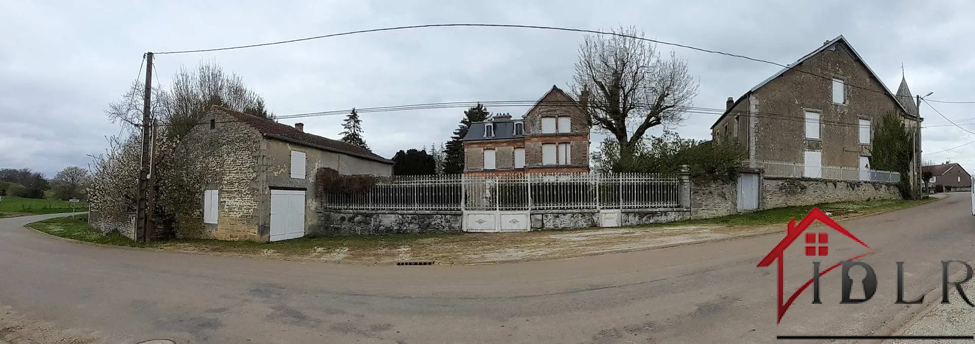 Magnifique ensemble immobilier en Haute-Marne avec étang, dépendances et potentiel touristique