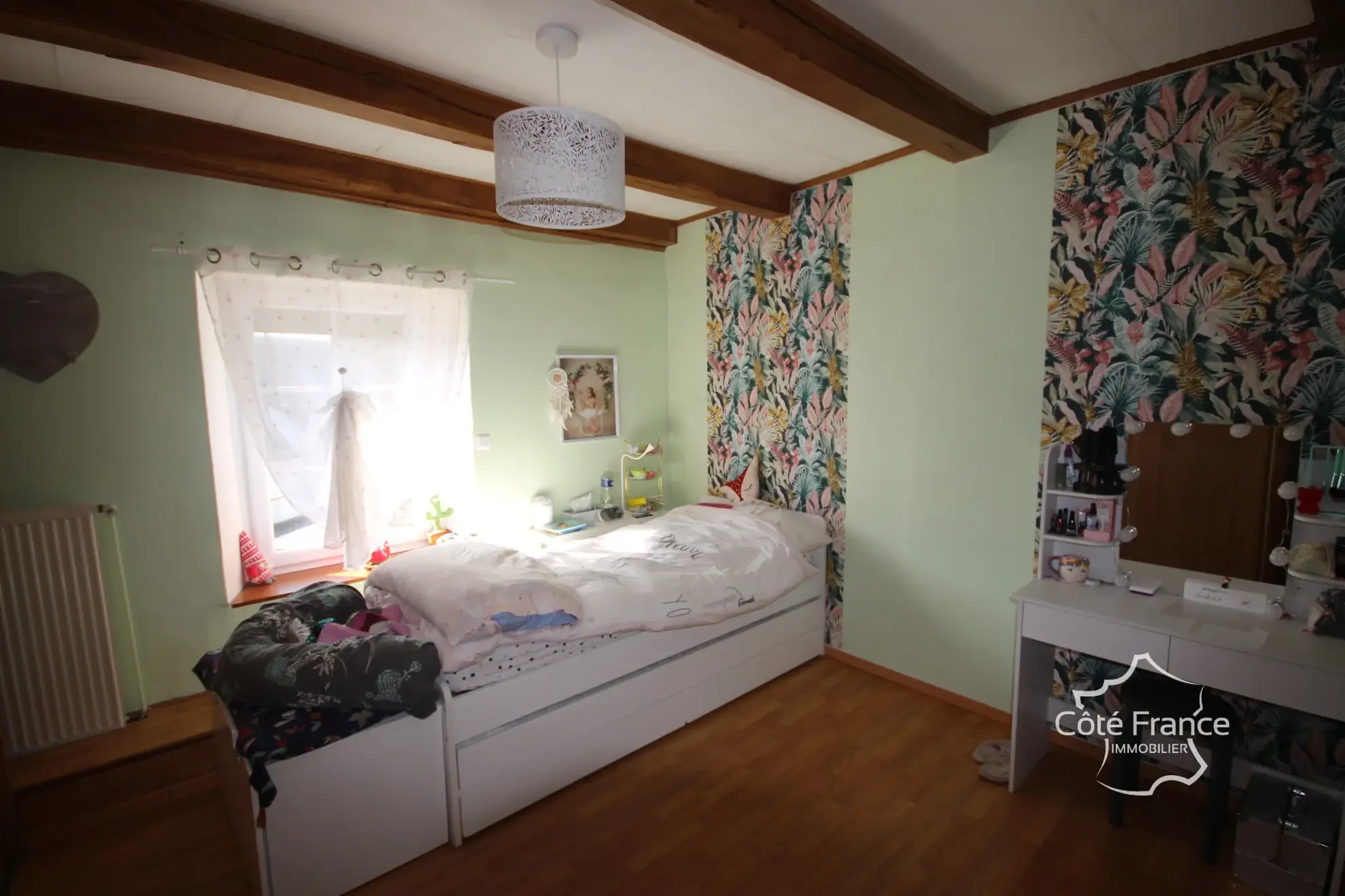 Maison familiale en pierre à Givet avec terrain et dépendance dans un environnement calme 