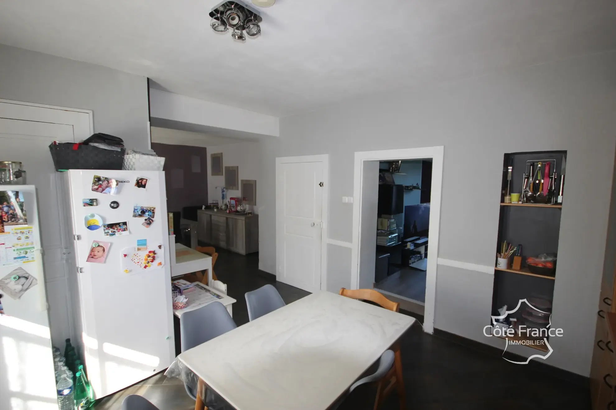 Maison familiale en pierre à Givet avec terrain et dépendance dans un environnement calme 