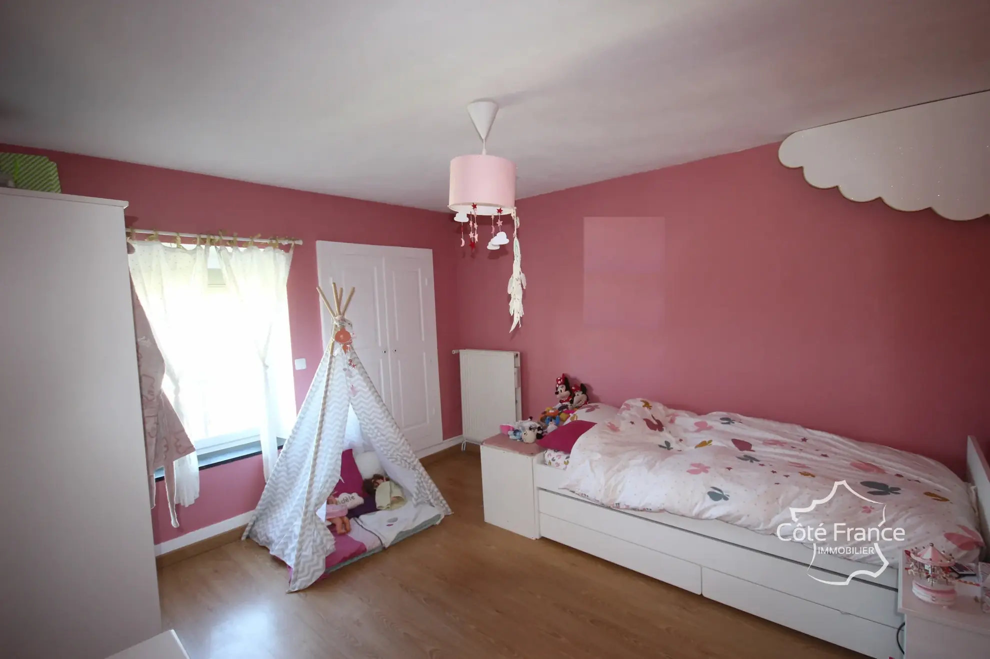 Maison familiale en pierre à Givet avec terrain et dépendance dans un environnement calme 