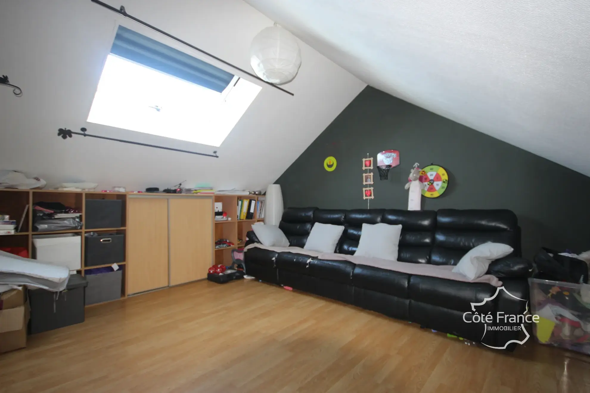 Maison familiale en pierre à Givet avec terrain et dépendance dans un environnement calme 