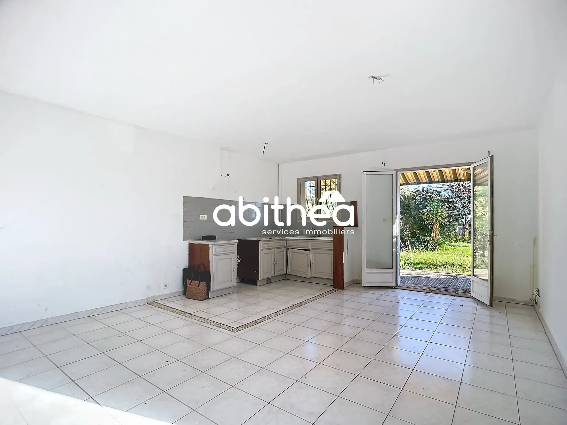 Ensemble de deux maisons à Béziers avec grand terrain - Investissement et potentiel 