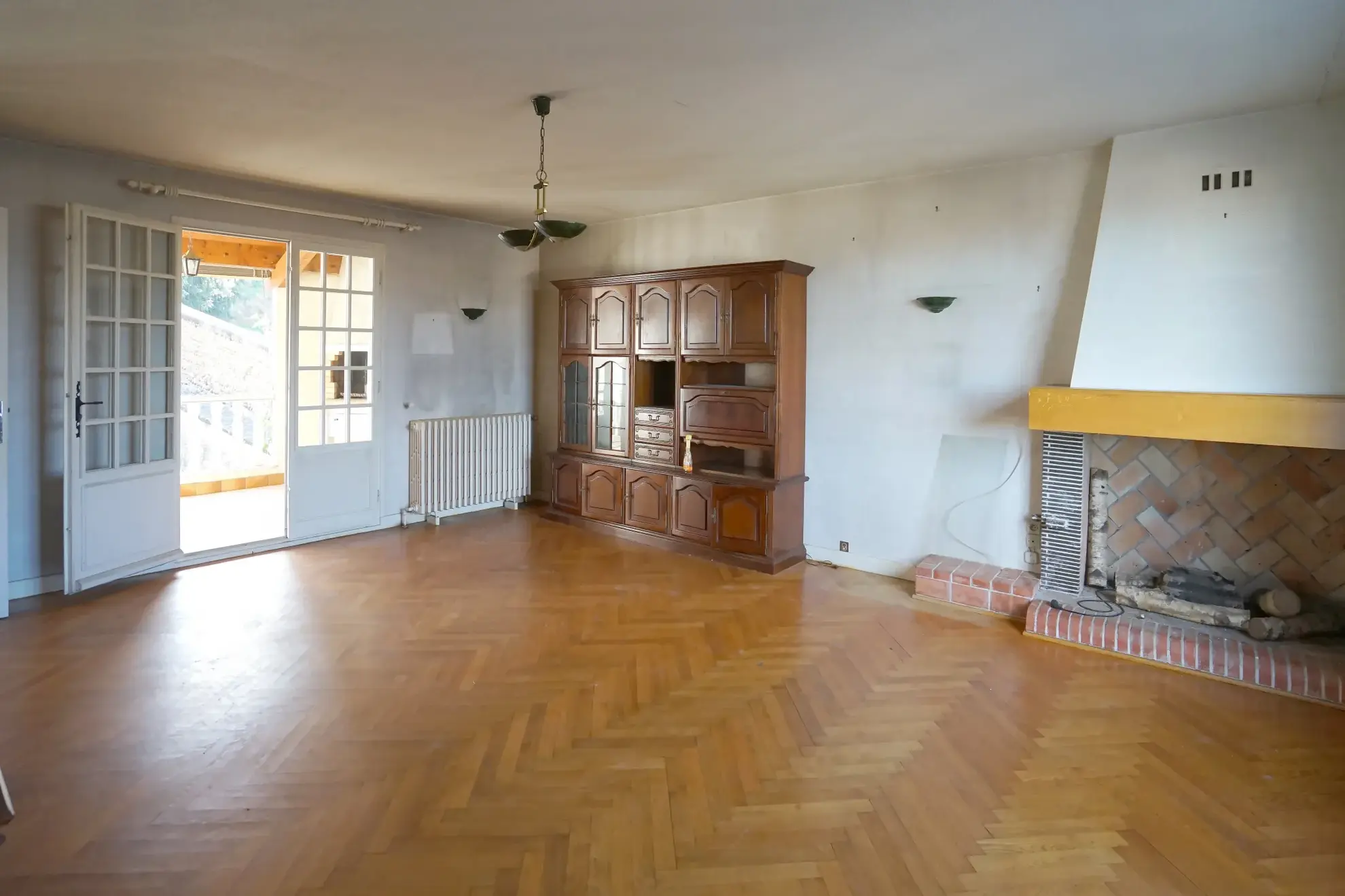 Maison à vendre à Albon avec potentiel de rénovation et grand espace intérieur 